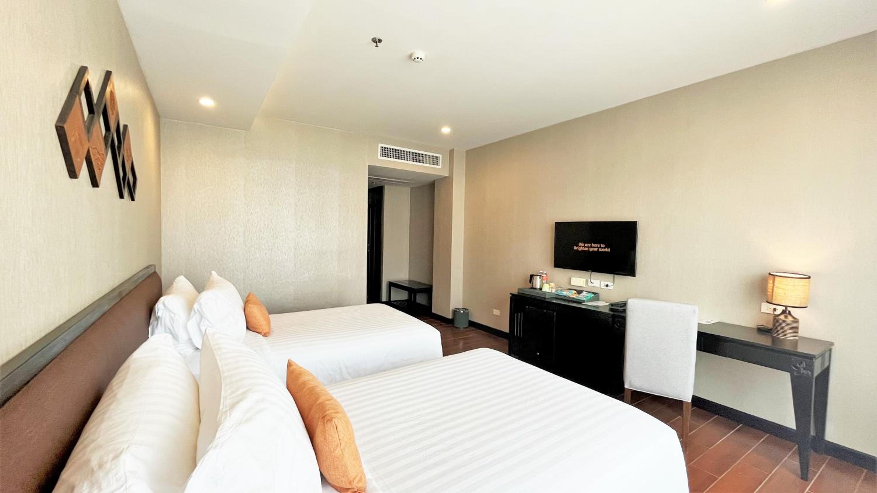 Superior Twin Room with City View