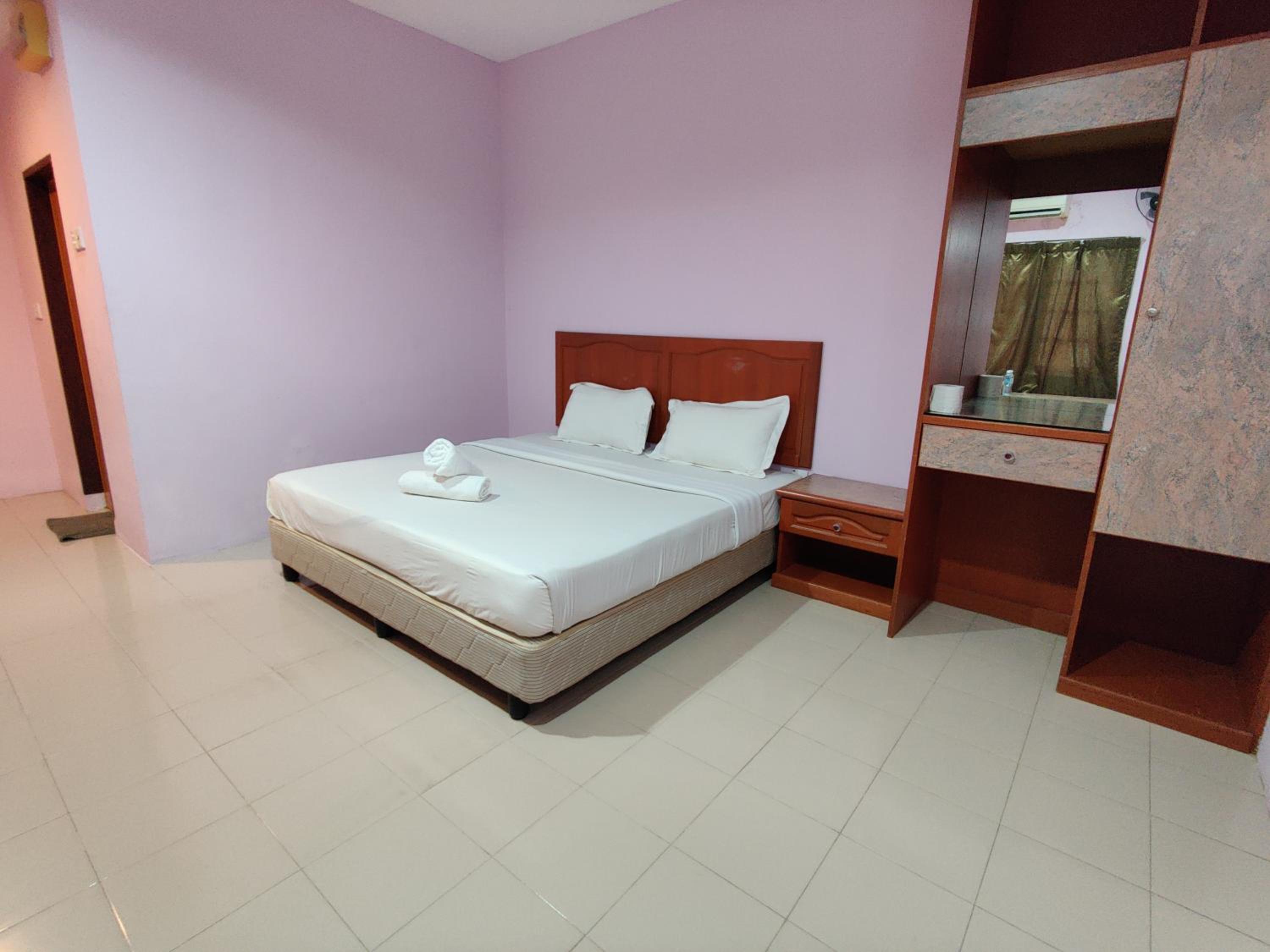 Chalet Deluxe King Bed with Balcony - Photo 2