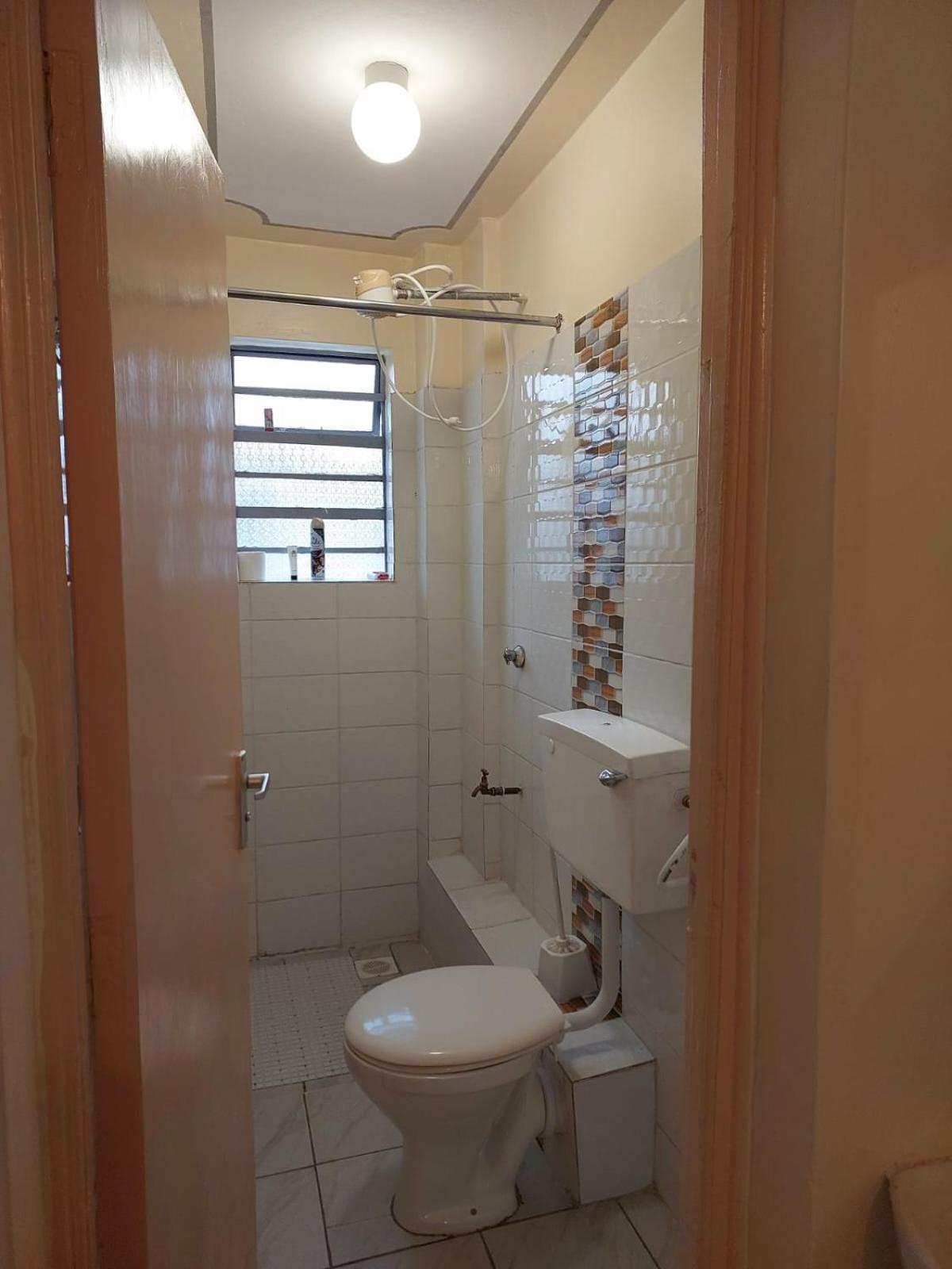 One-Bedroom Apartment - Photo 11