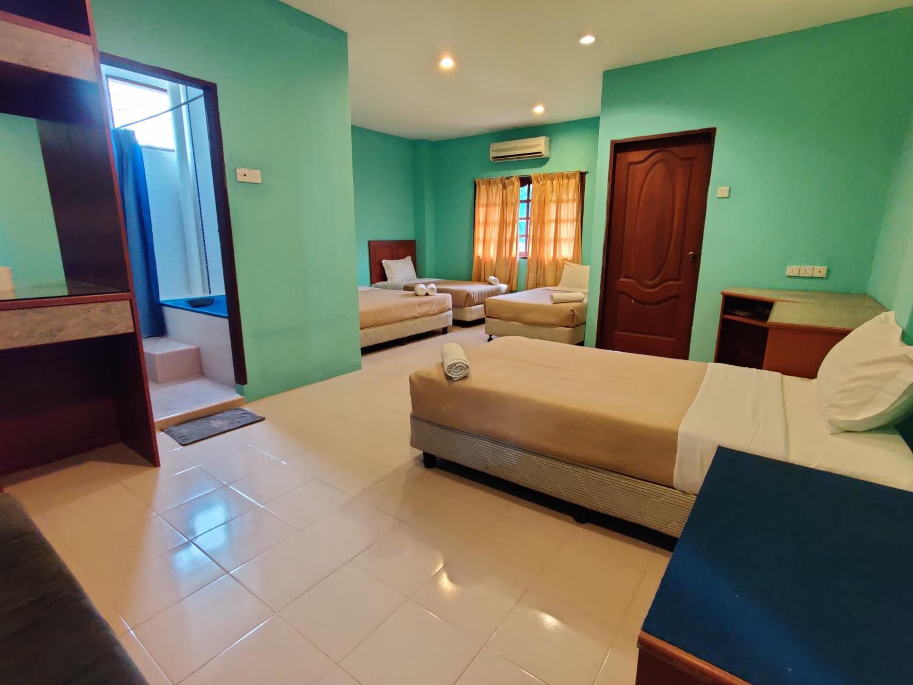 Chalet Premium Family Room 5 Pax (Type A) with Balcony photo 3