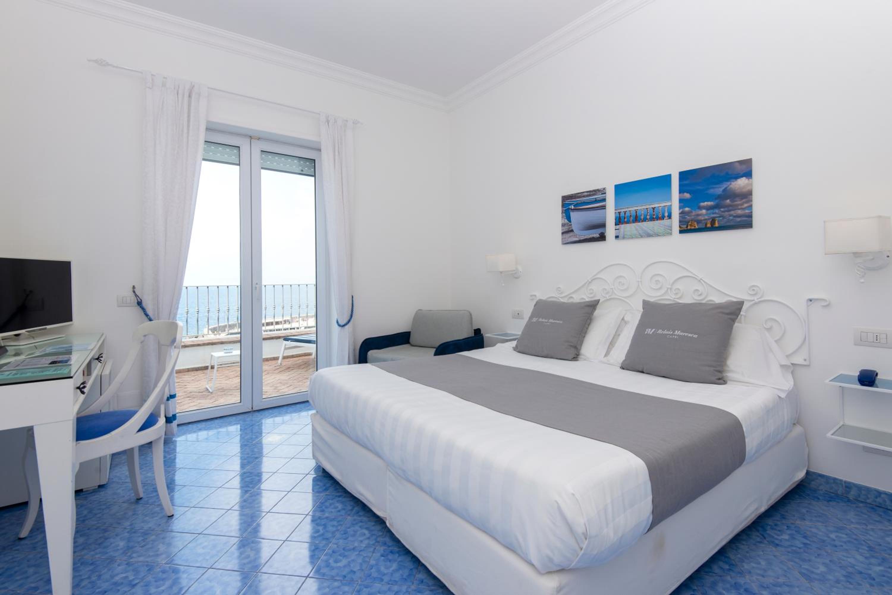 Deluxe Double Room with Sea View - Photo 15
