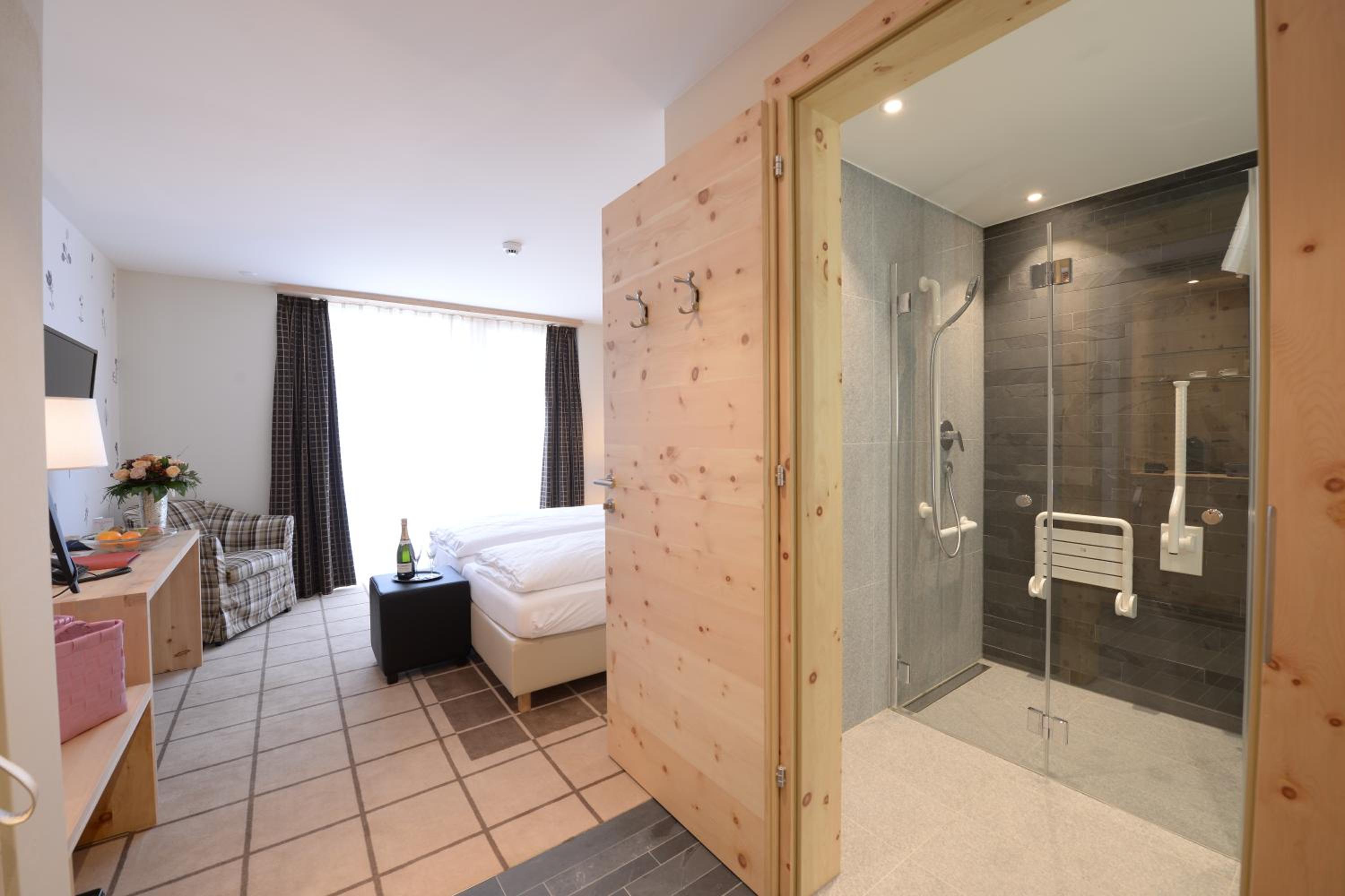 Double Room - Disability Access - Groundfloor photo 2