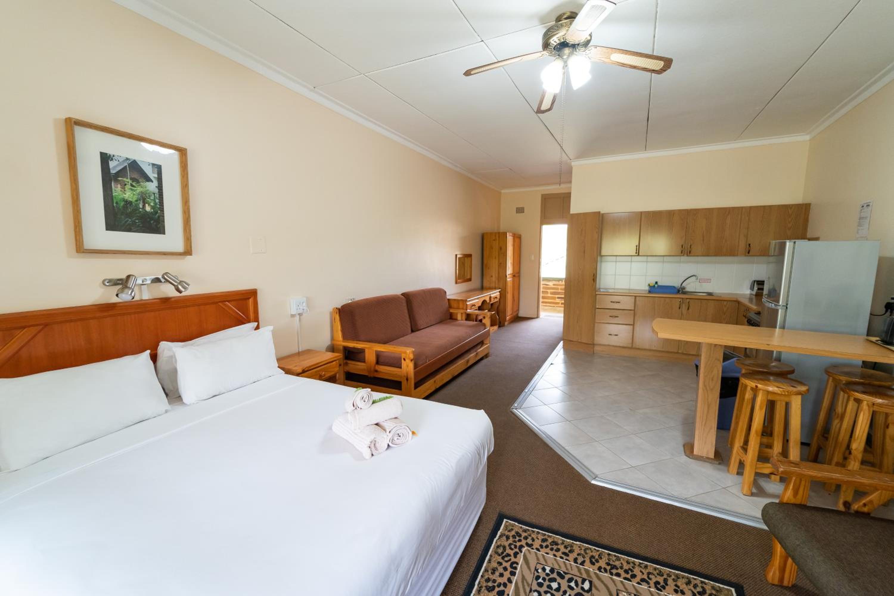 One Open Plan 4 Sleeper Chalet photo 1