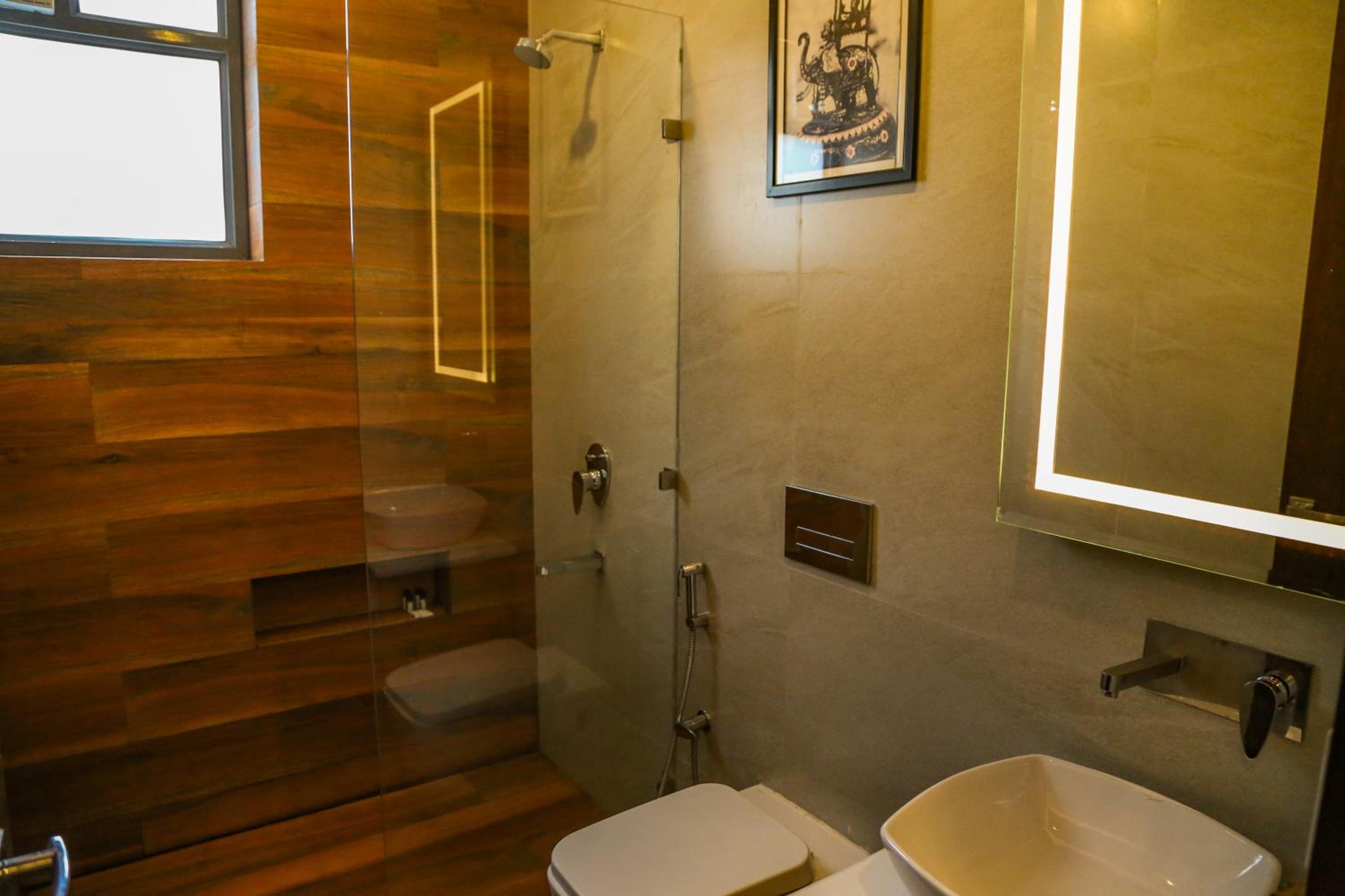 Deluxe Rooms - Photo 2