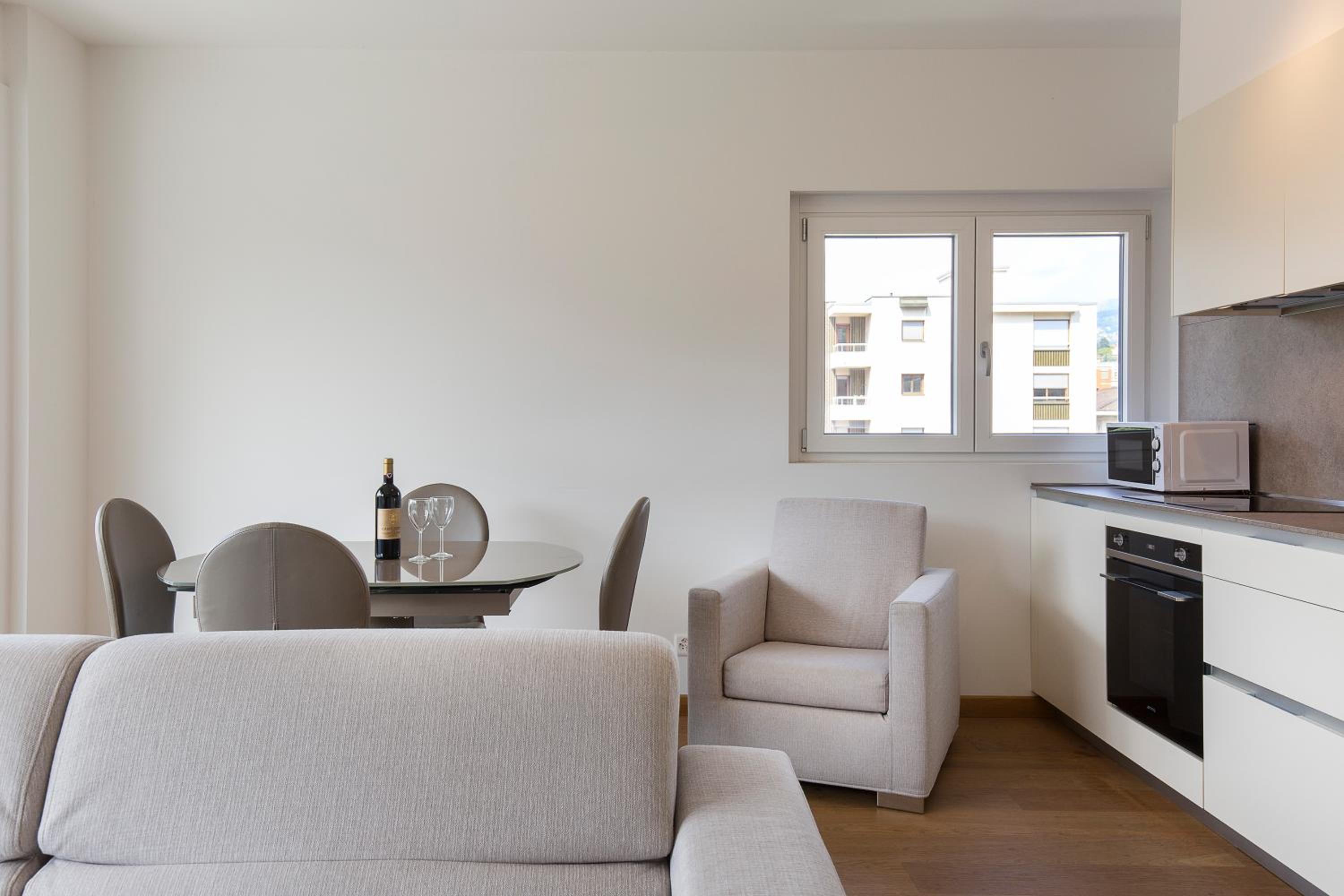 One-Bedroom Apartment photo 2