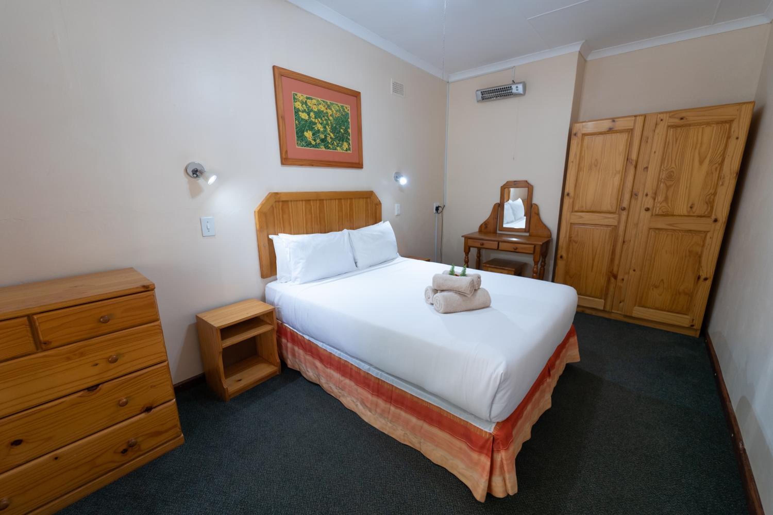 Two Bedroom 6 Sleeper Chalet photo 1