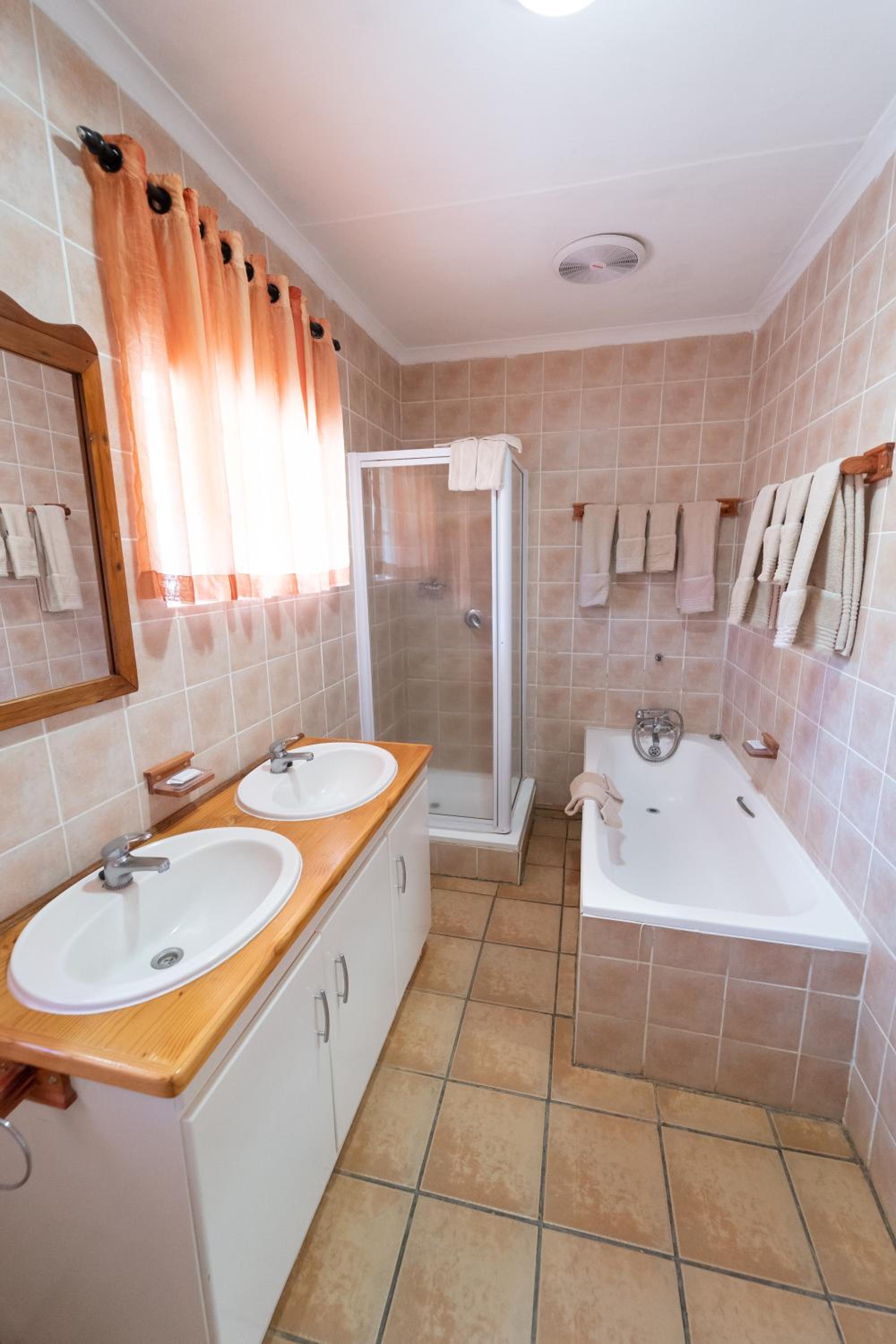 Two Bedroom 6 Sleeper Chalet photo 3