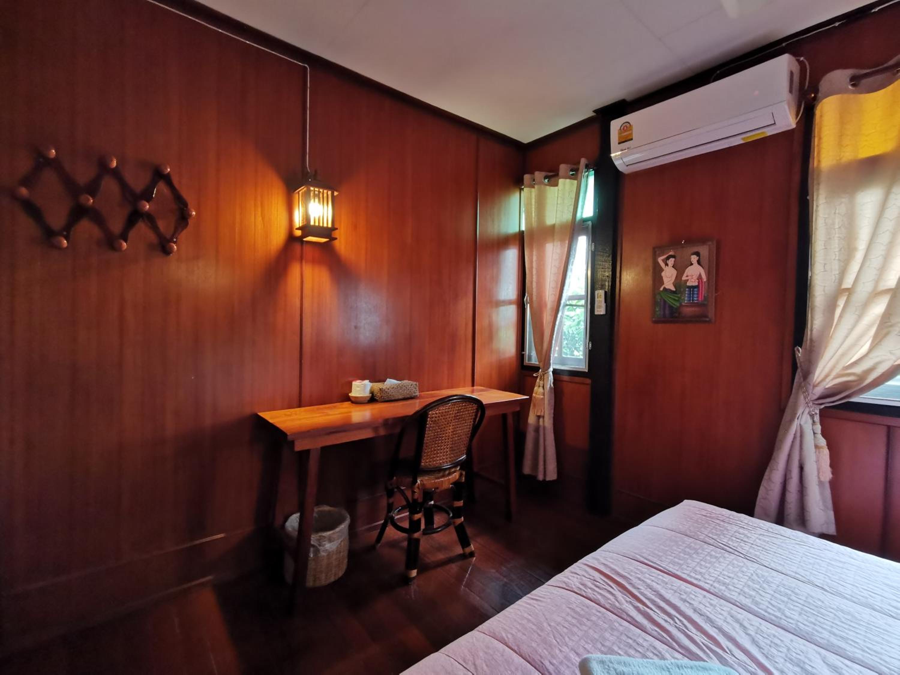 Double AC Room with Shared Bathroom photo 3