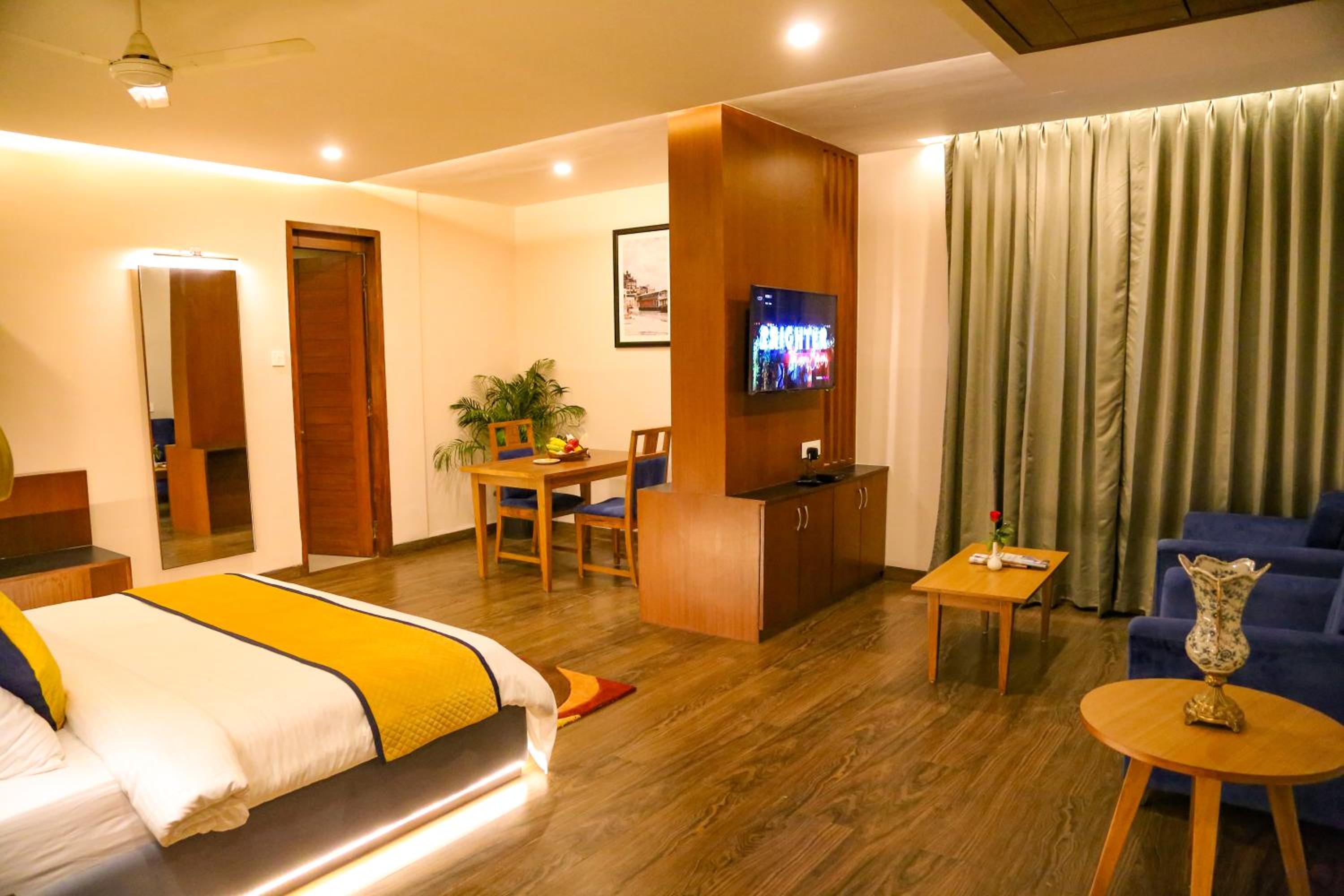 Suite - Photo 2