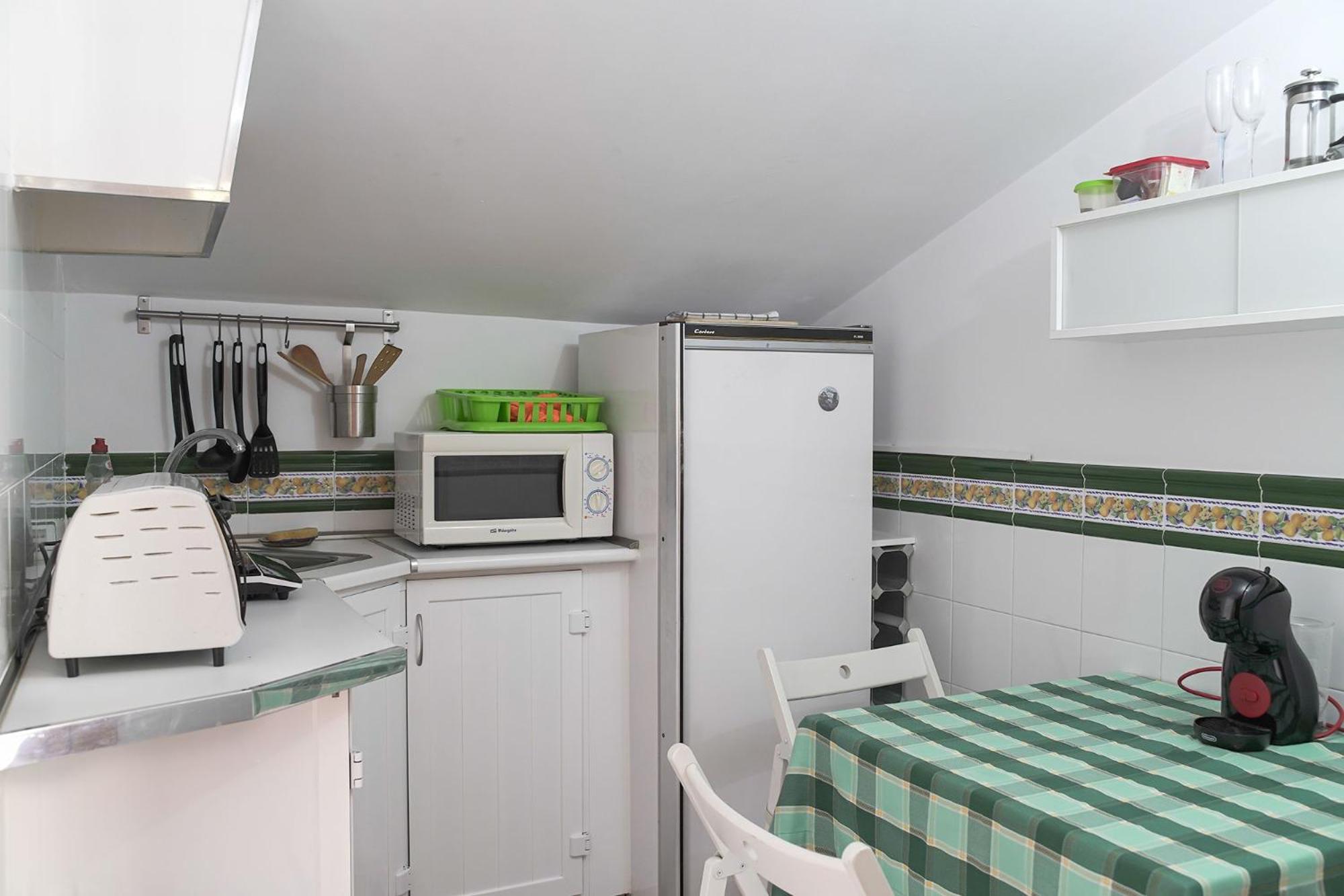 Apartment with Terrace - Photo 12