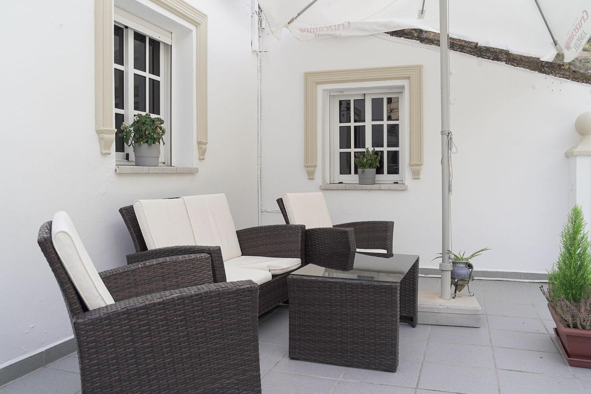 Apartment with Terrace - Photo 4