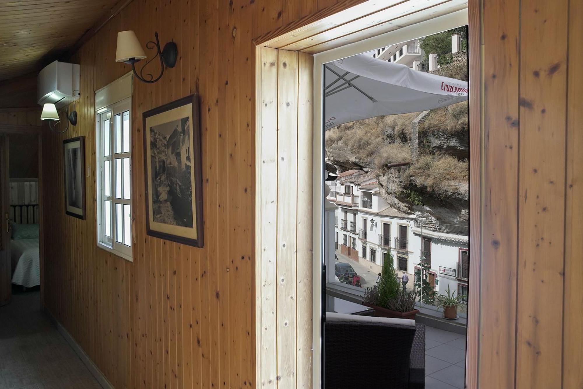 Apartment with Terrace - Photo 17