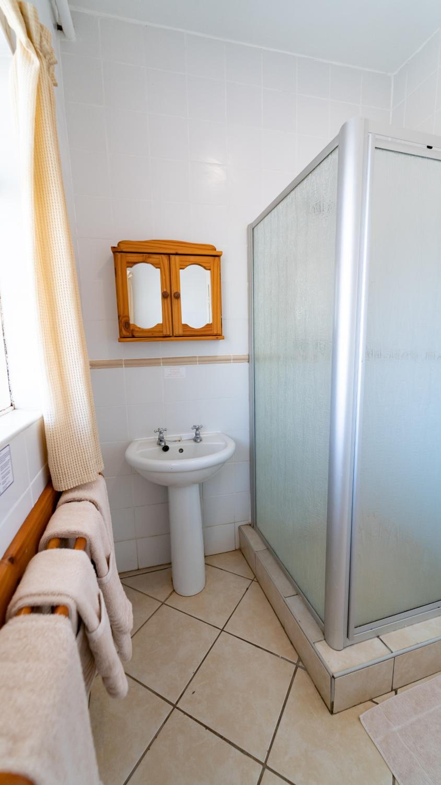 One Open Plan 4 Sleeper Chalet photo 3