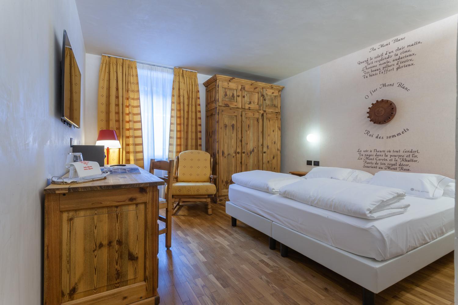 Standard Double or Twin Room - Photo 7