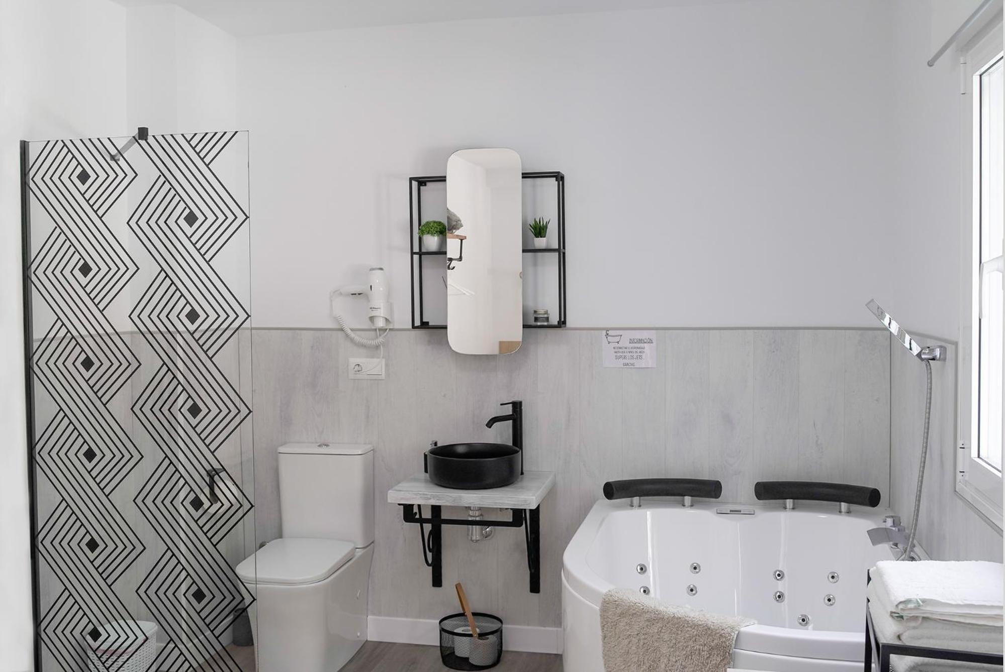 Double Room - Photo 2