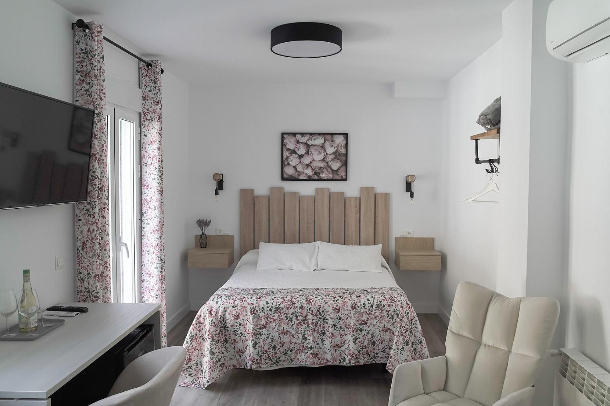 Double Room - Photo 6