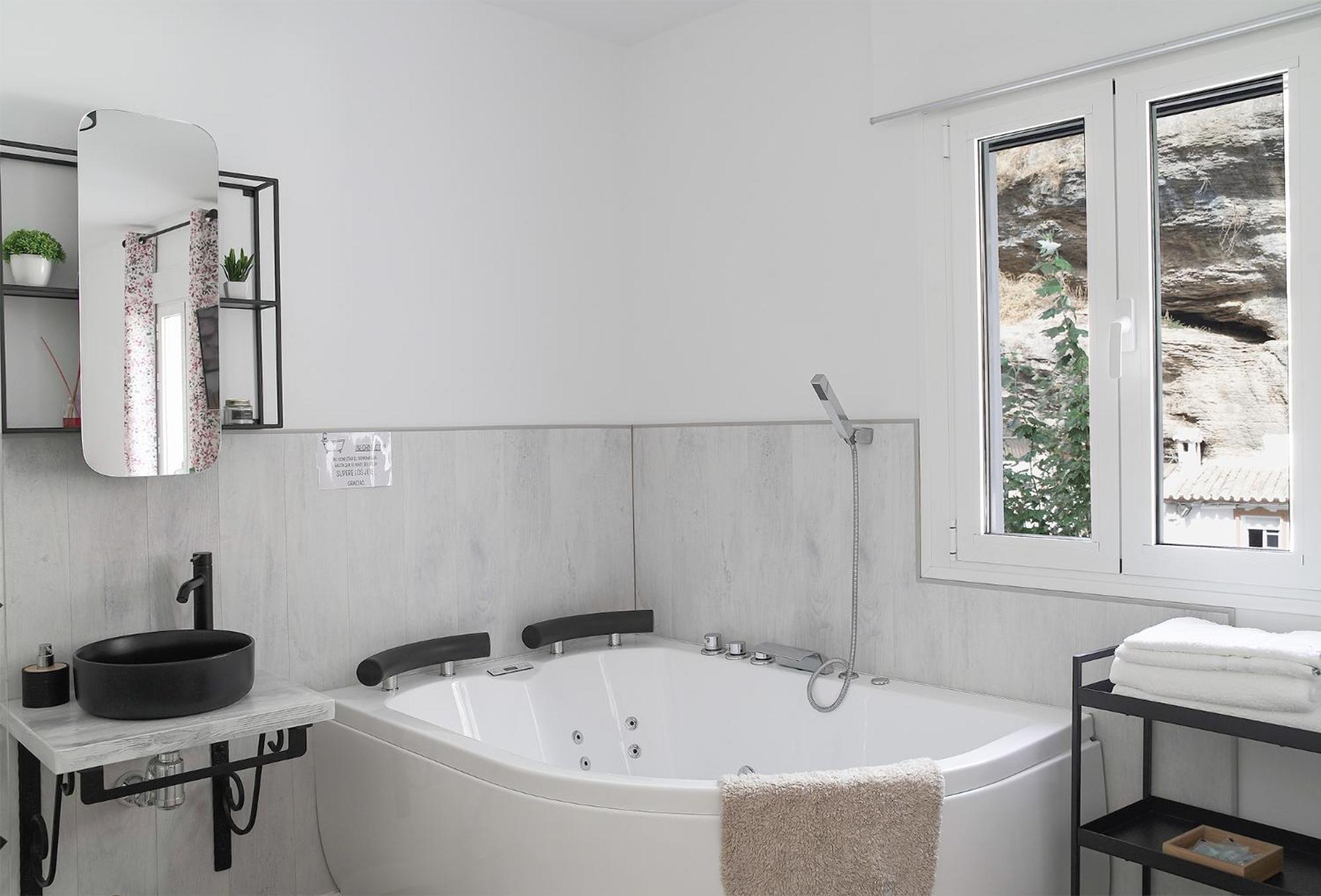 Double Room - Photo 8