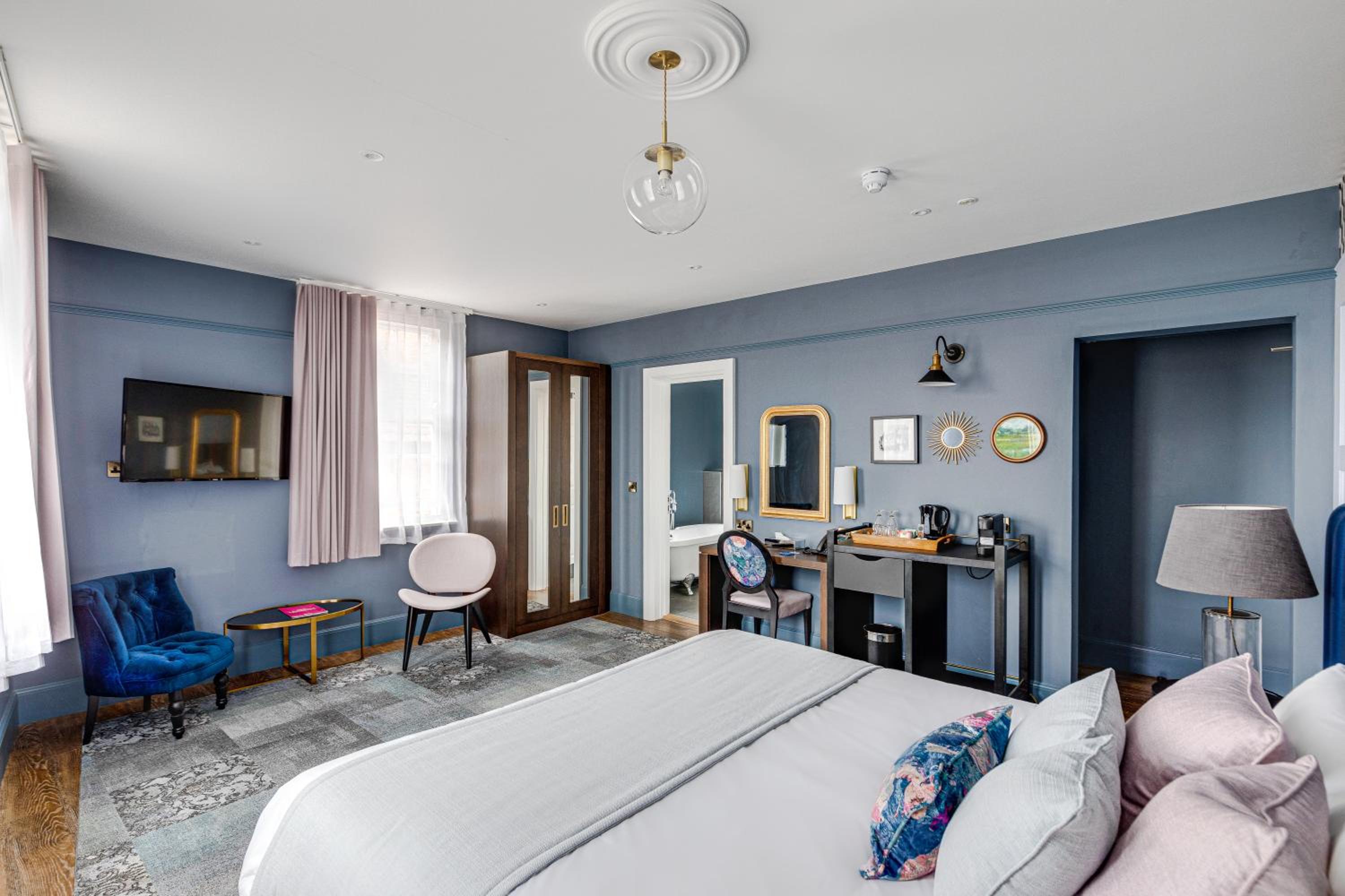 Deluxe King Room - Photo 26