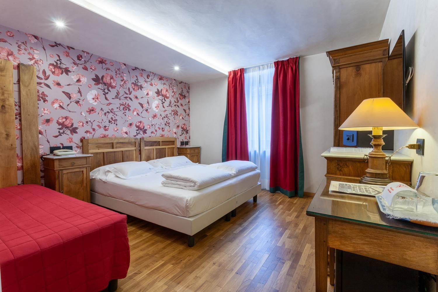 Standard Double or Twin Room - Photo 9