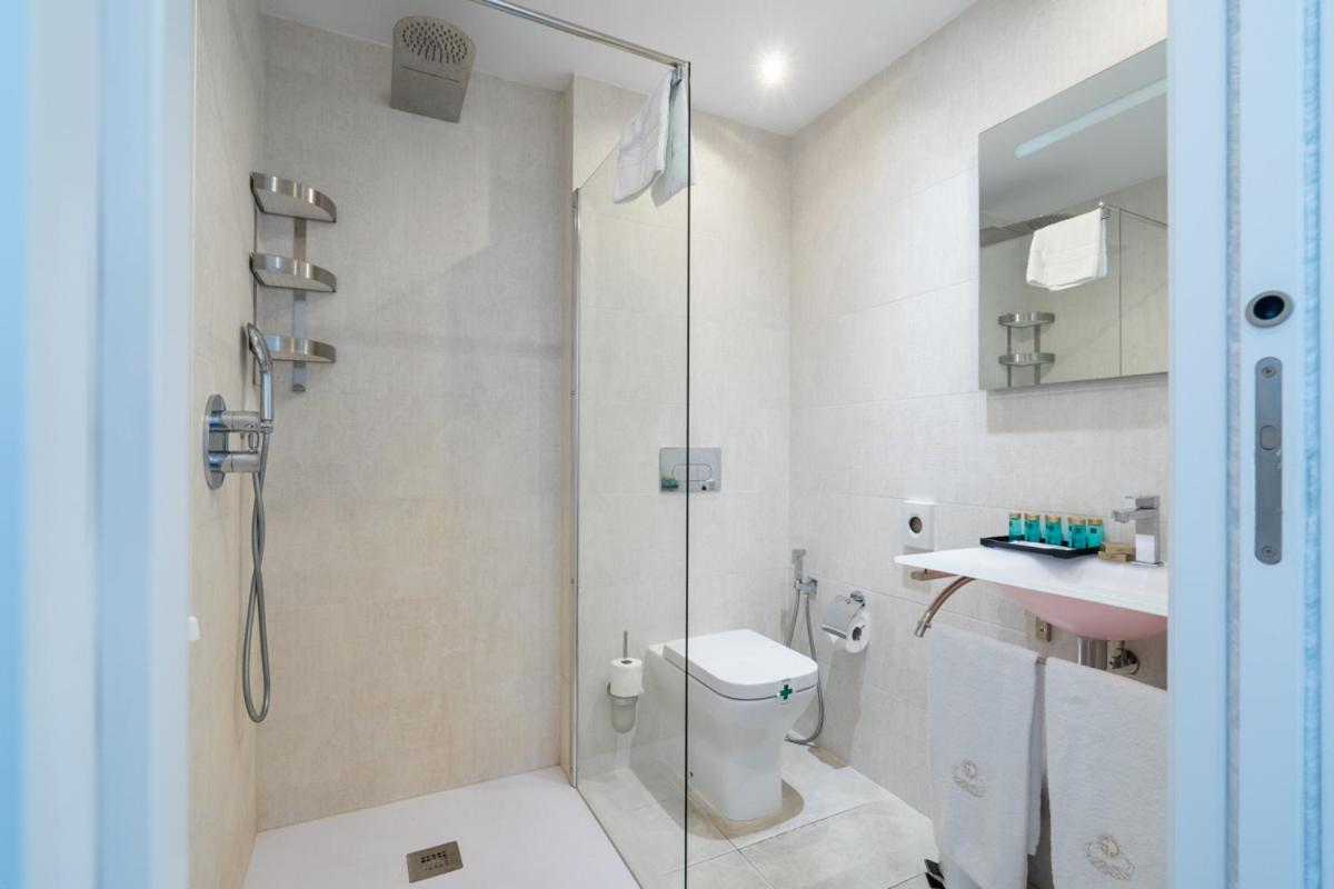 Double Room with Sea View - Photo 4