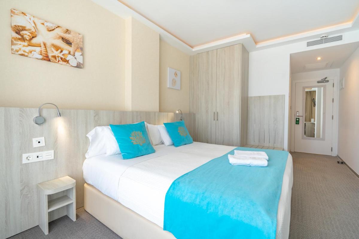 Double Room with Sea View - Photo 5