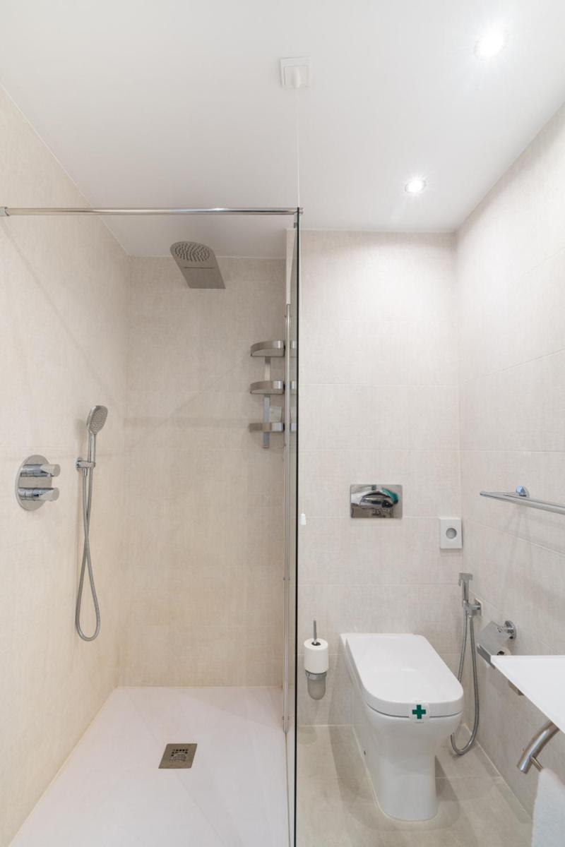 Standard Twin Room - Photo 2