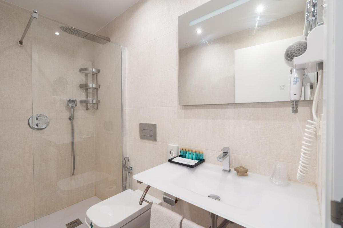 Standard Double Room - Photo 2