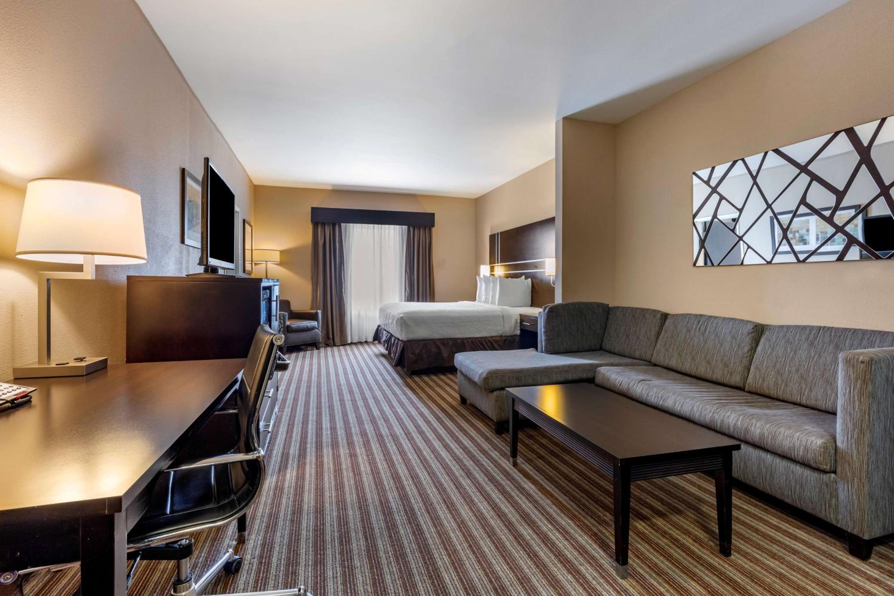 Two-Bedroom Suite with One King and Two Queen Beds