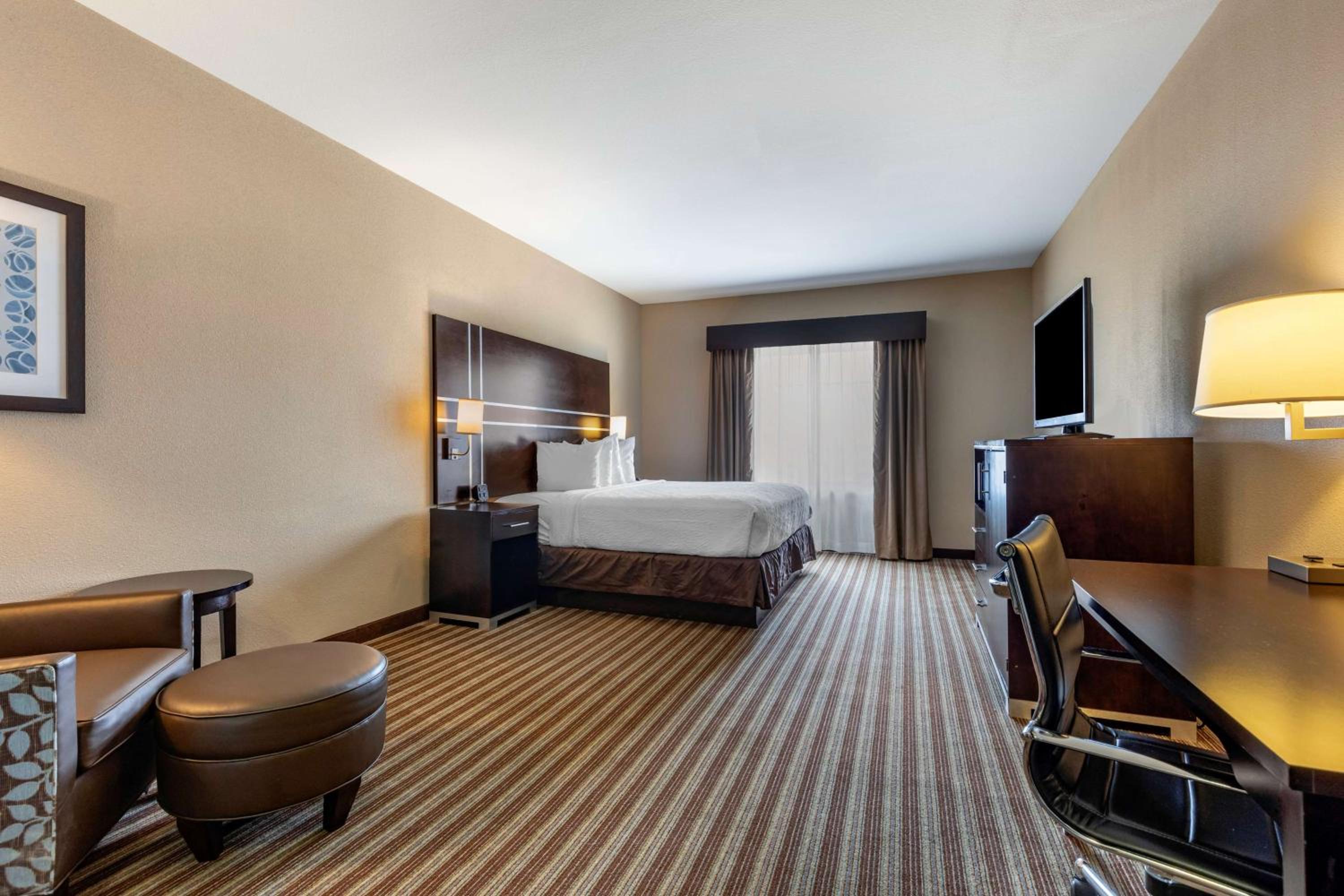 King Suite with Sofa Bed - Non-Smoking