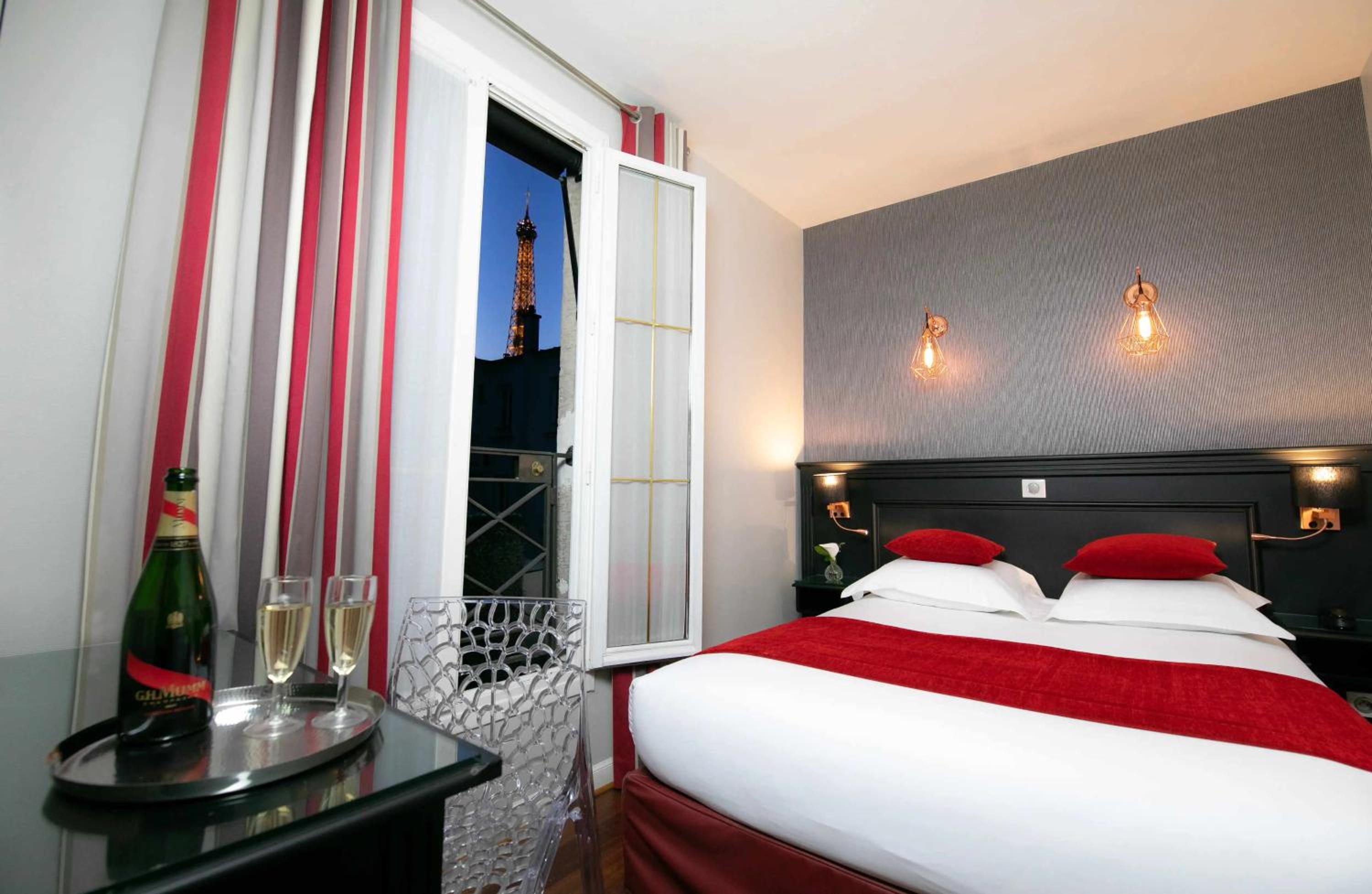 Double Room with Eiffel Tower View photo 1