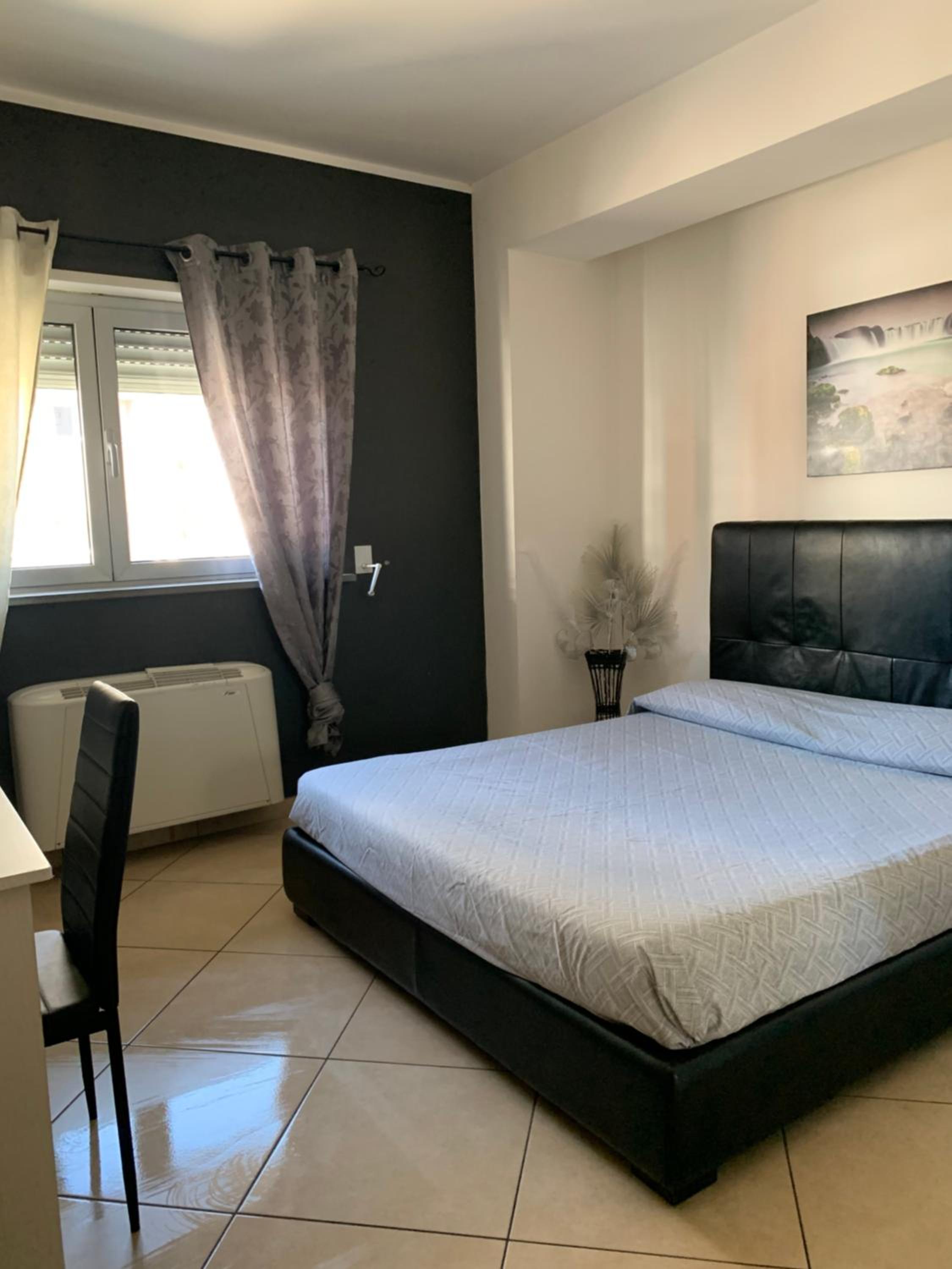 Double Room with Private Bathroom - Photo 8
