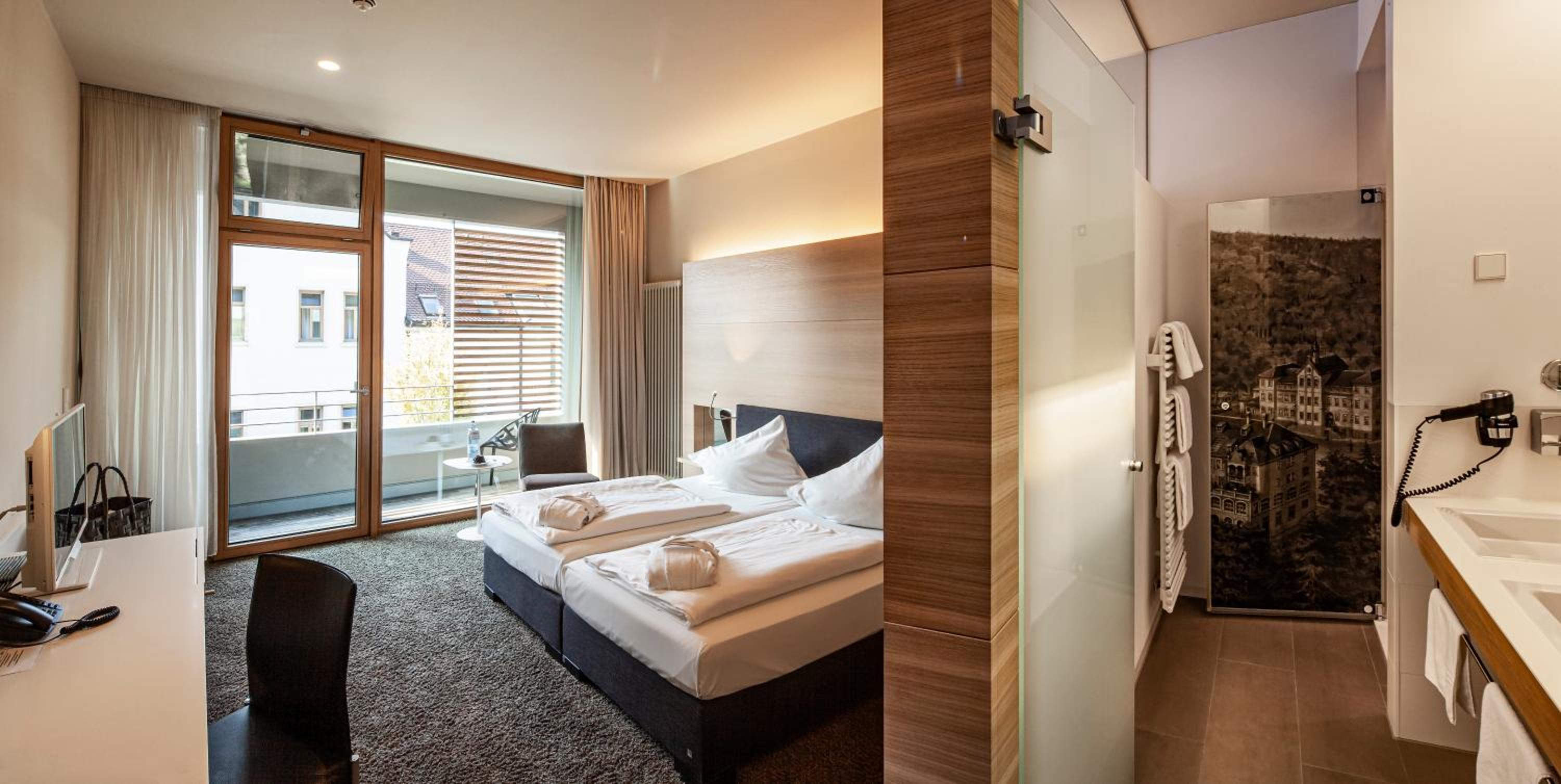 Deluxe Double Room with Balcony photo 1