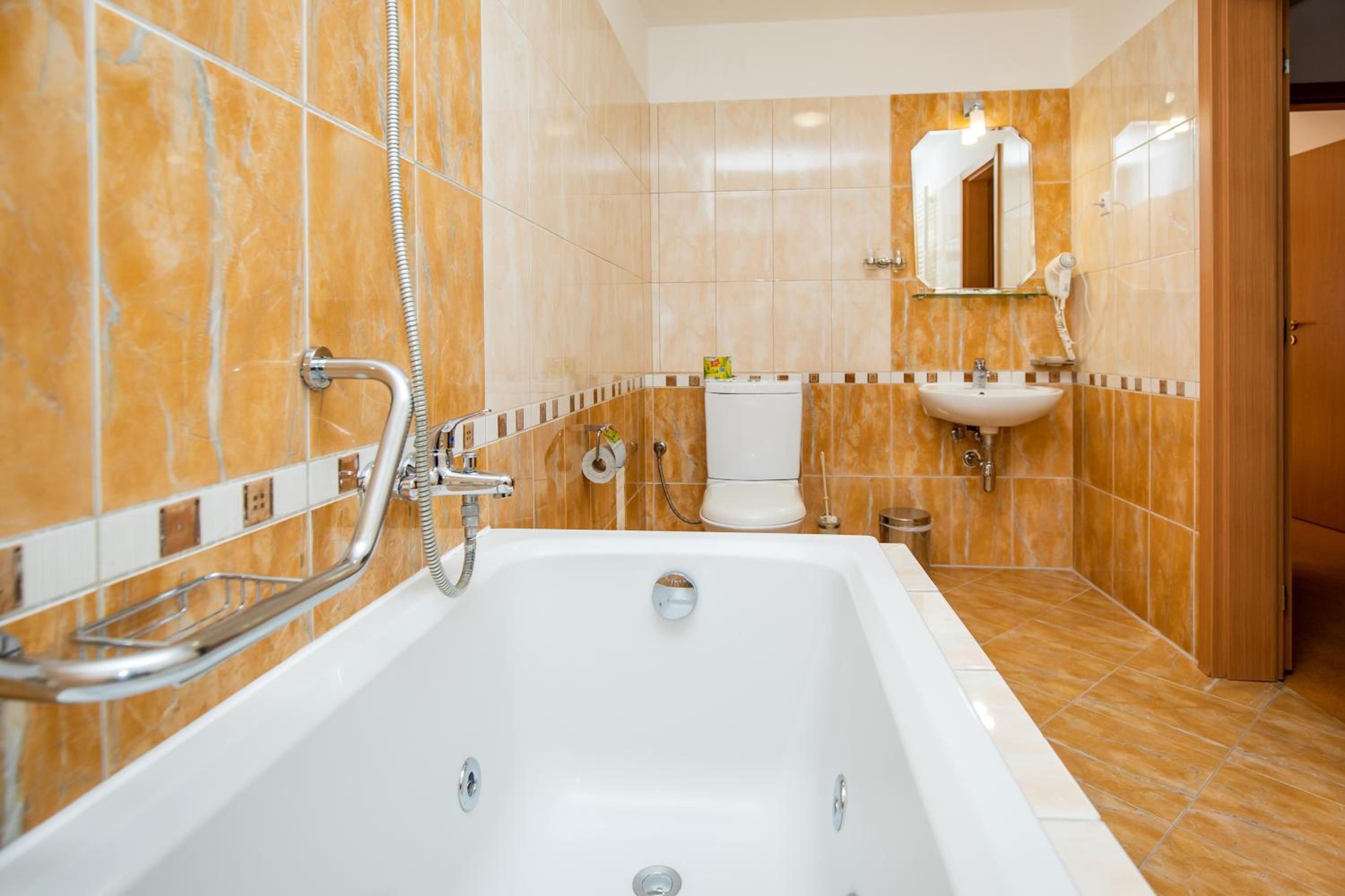 Suite with Whirlpool photo 3