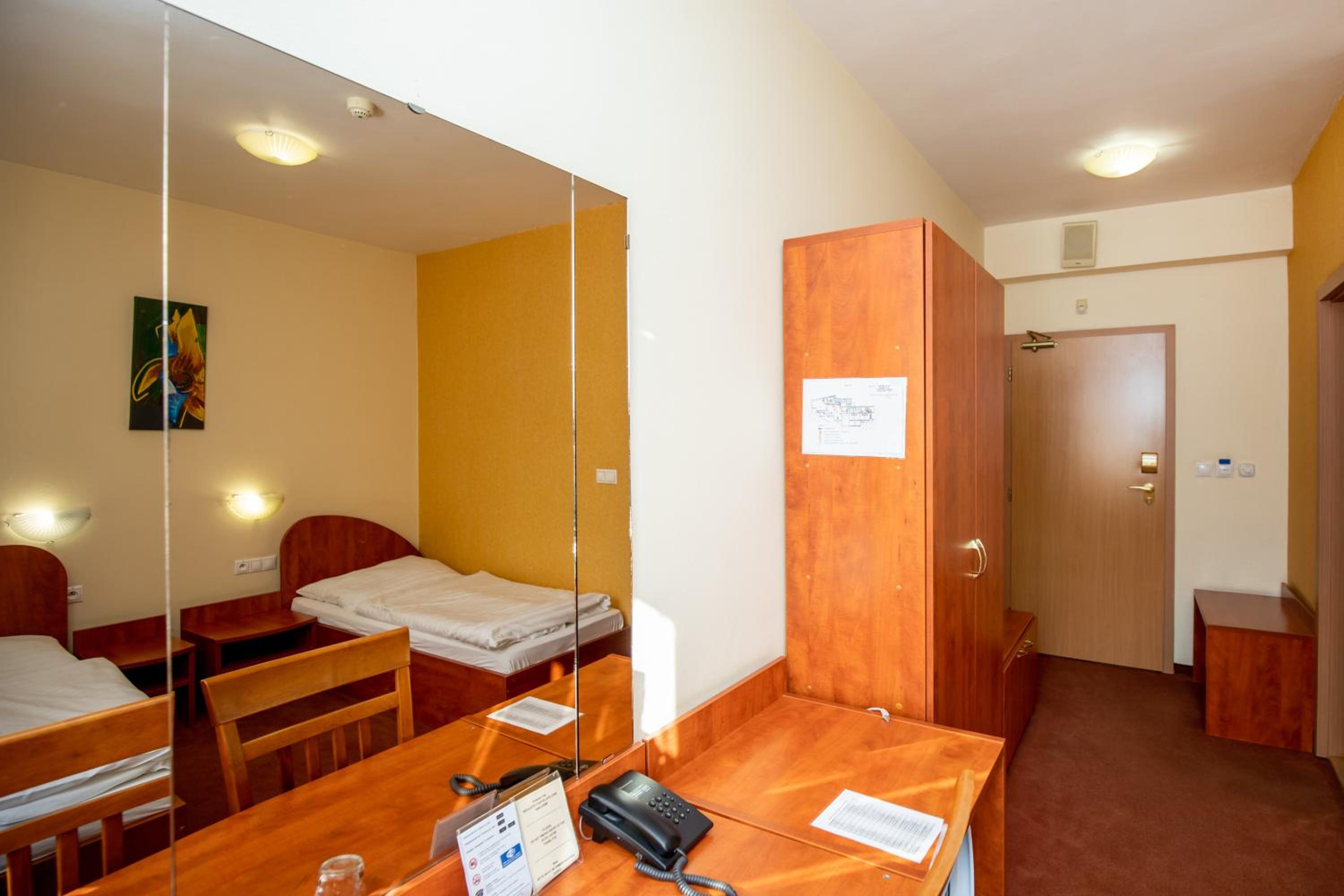 Single Room photo 2