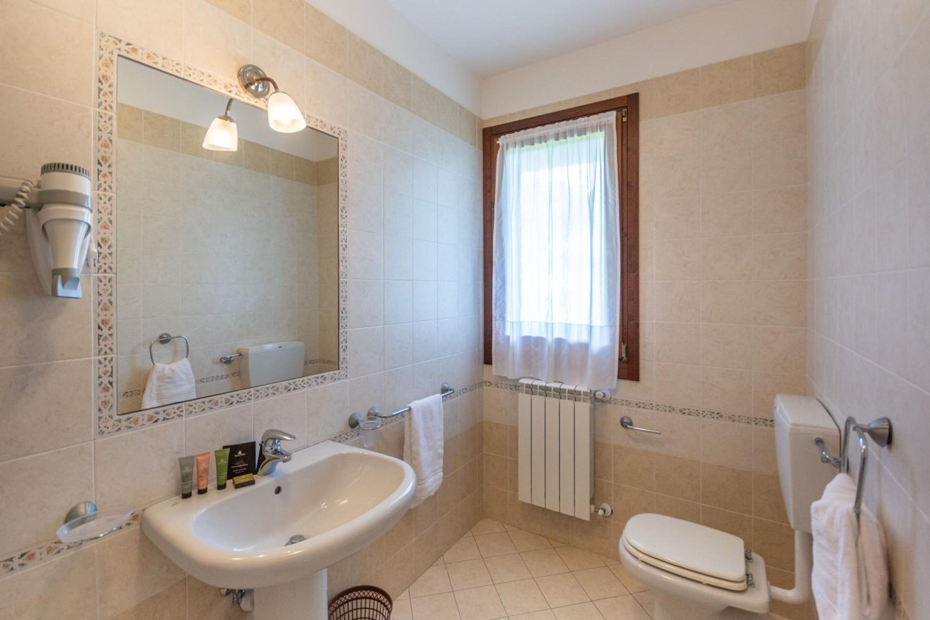 Two Bedroom House 3 photo 2