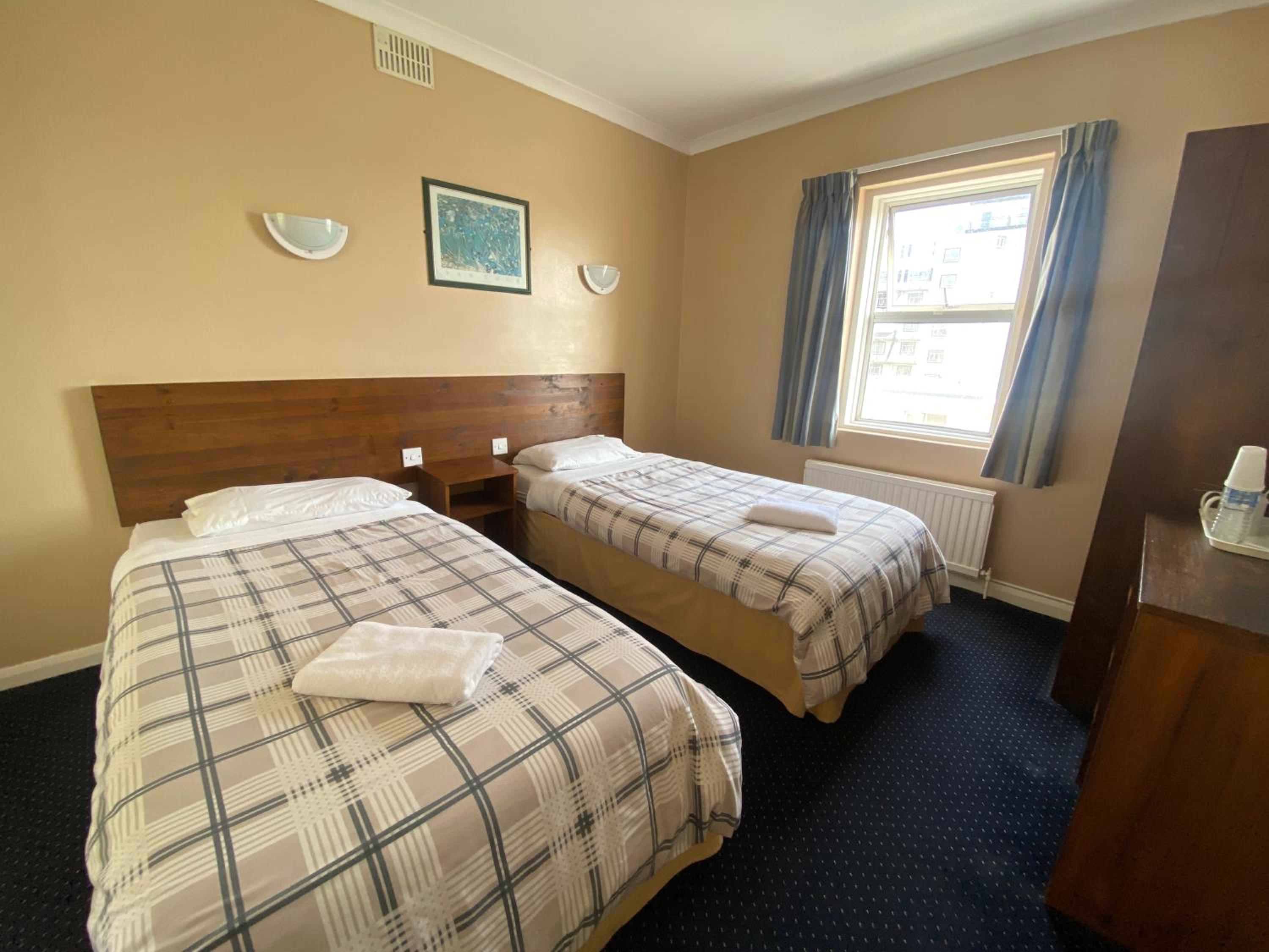 Standard Twin Room - Photo 1