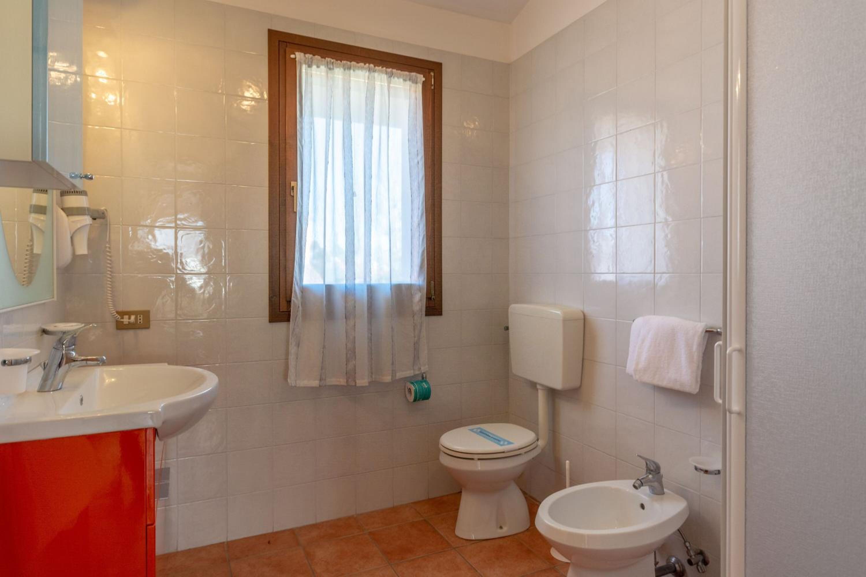 Three Bedroom House 1 photo 2