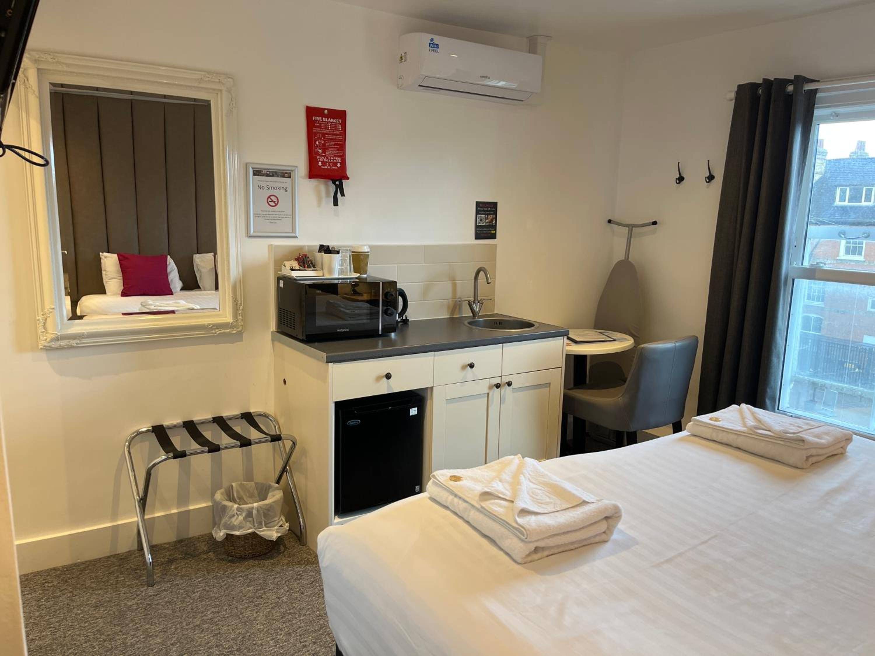 Standard Double or Twin Room - Photo 4