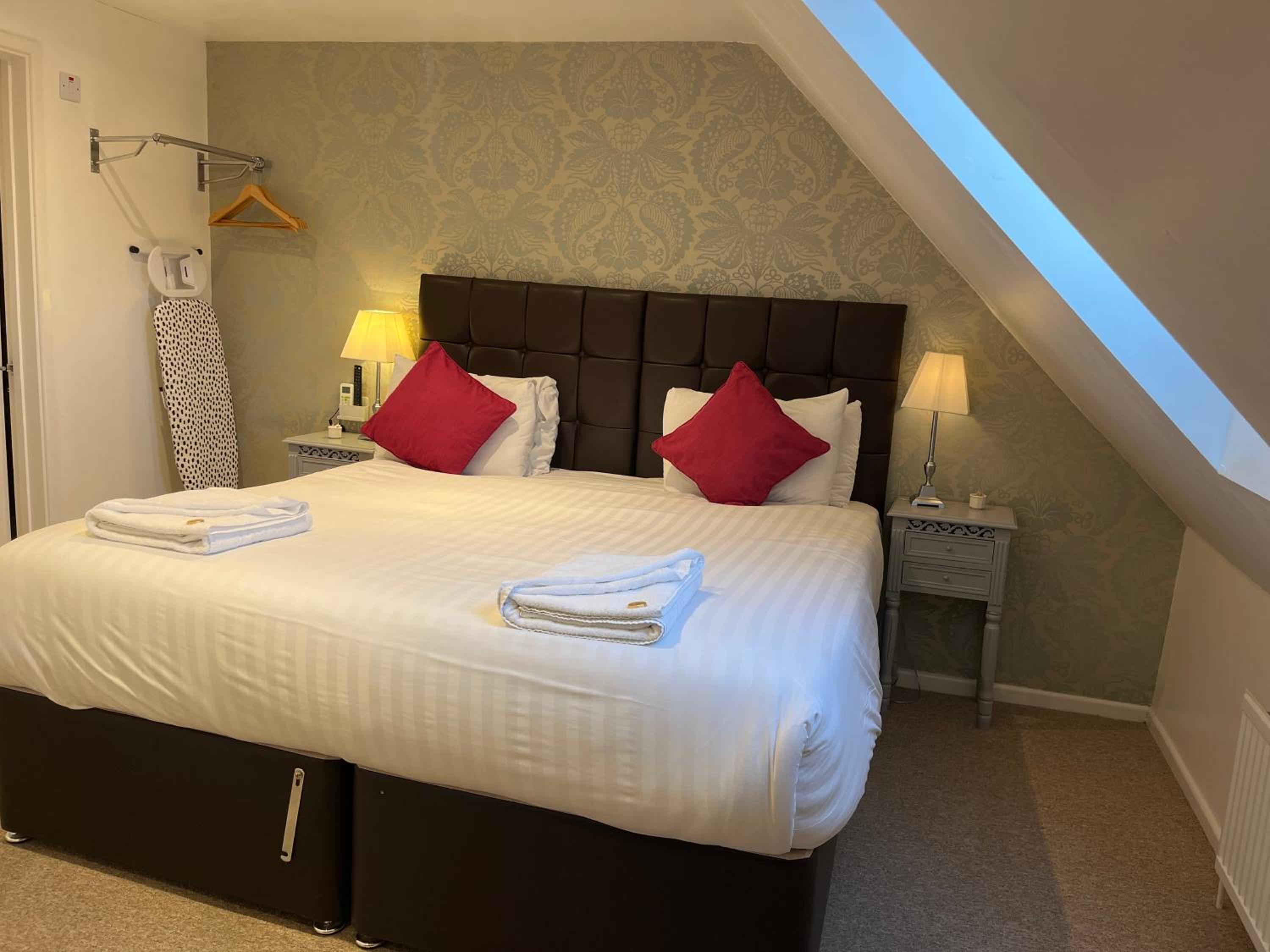 Double or Twin Room with Shower - Photo 4