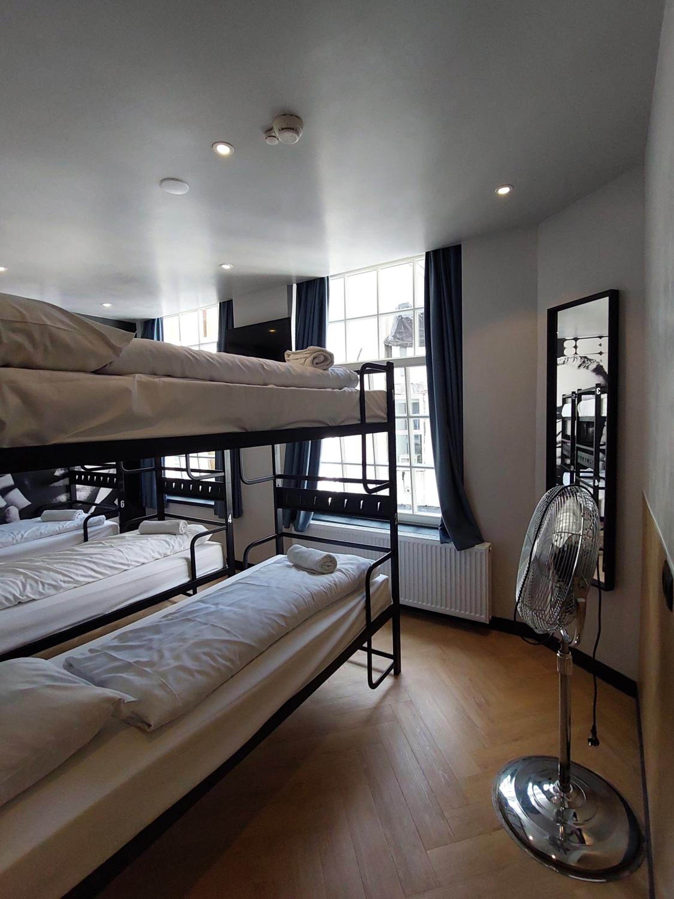 Private Room (6 Adults)