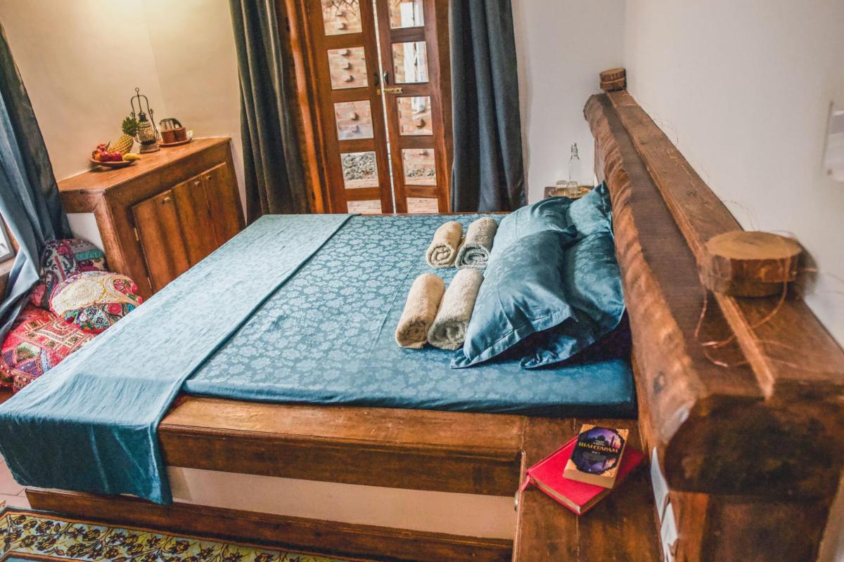 Deluxe Double Room with Balcony - Photo 4