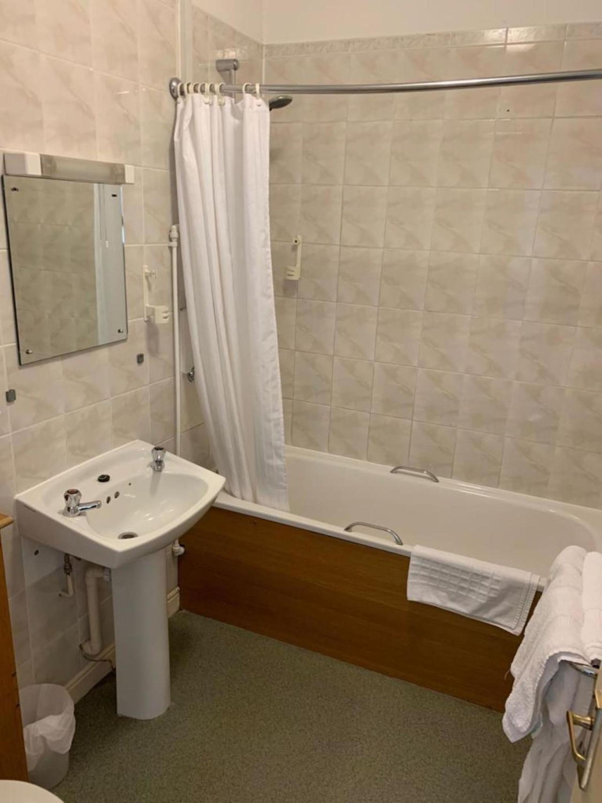 Standard Double Room - Photo 3