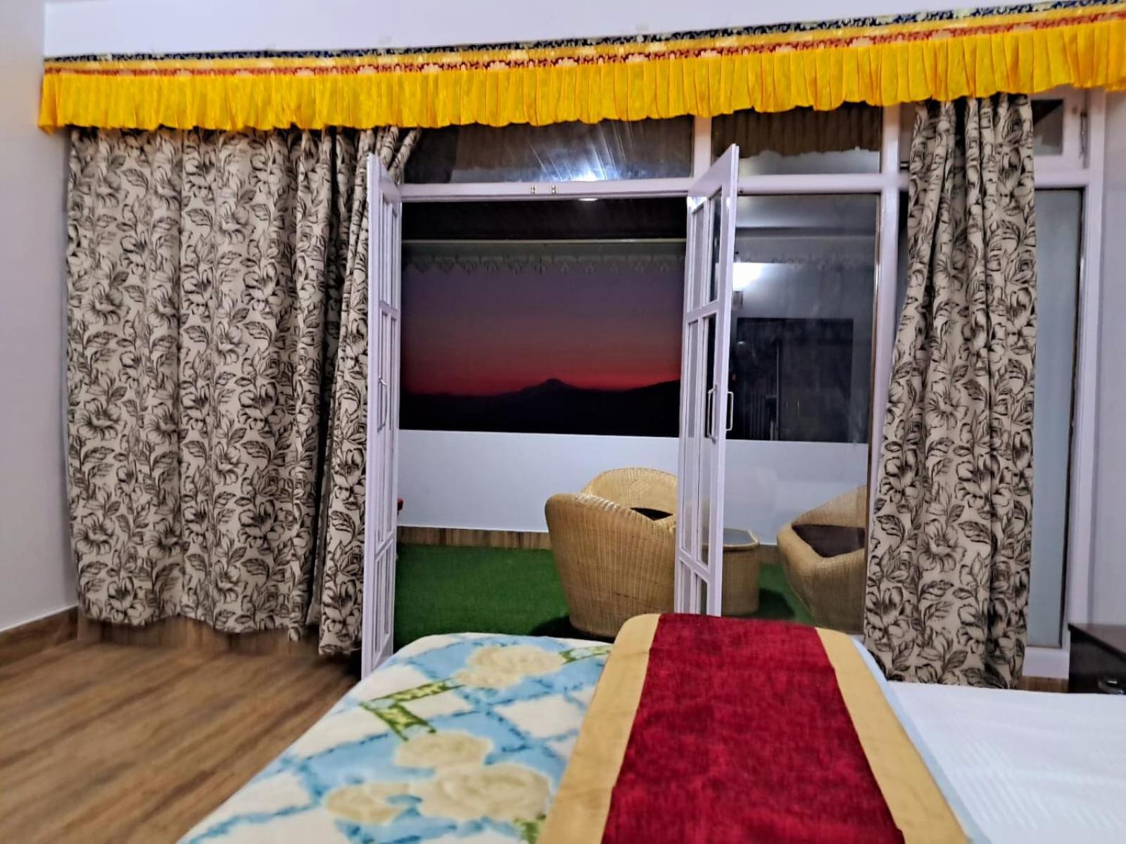 King Room with Balcony photo 2