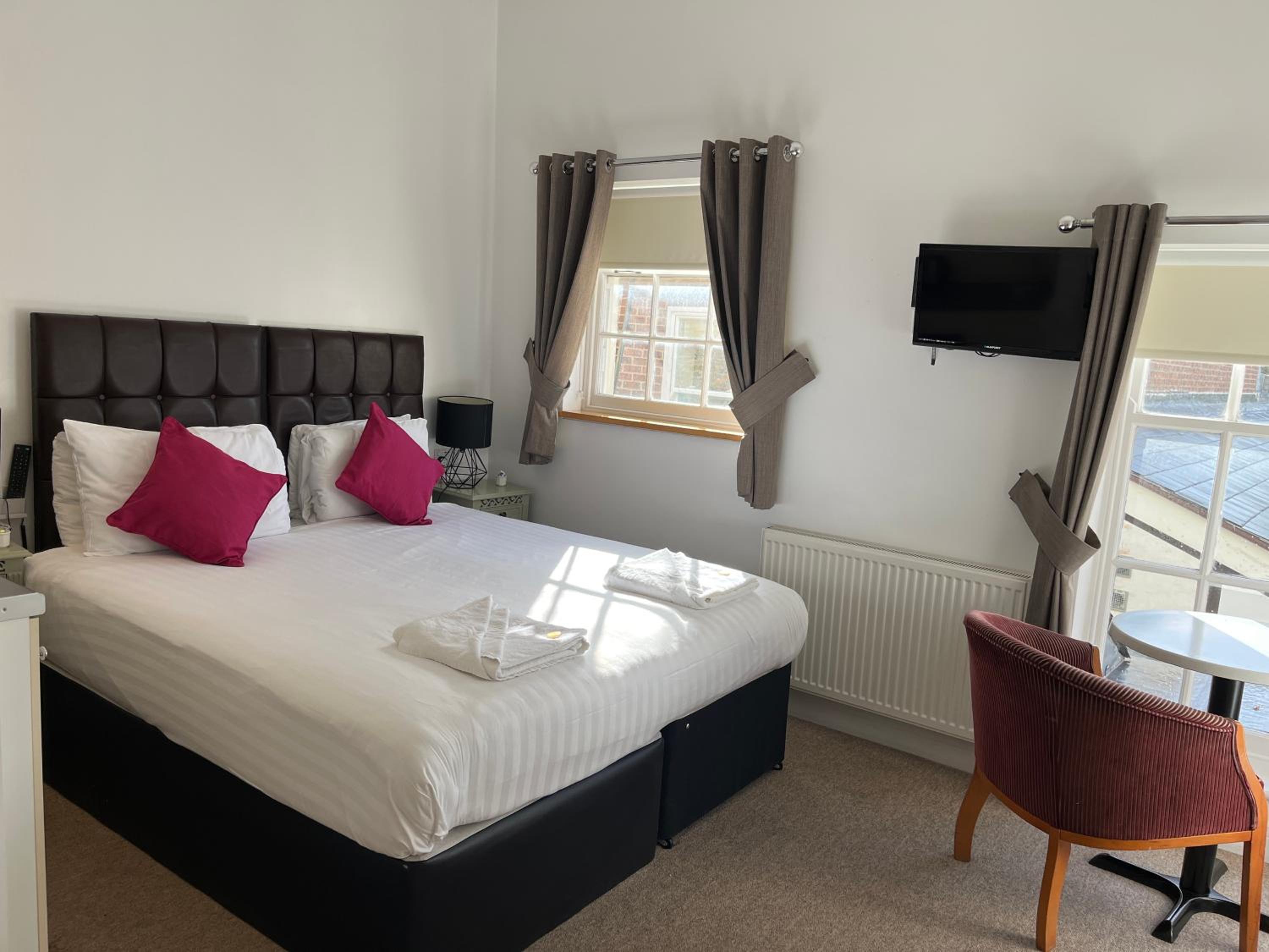 Standard Double or Twin Room - Photo 7