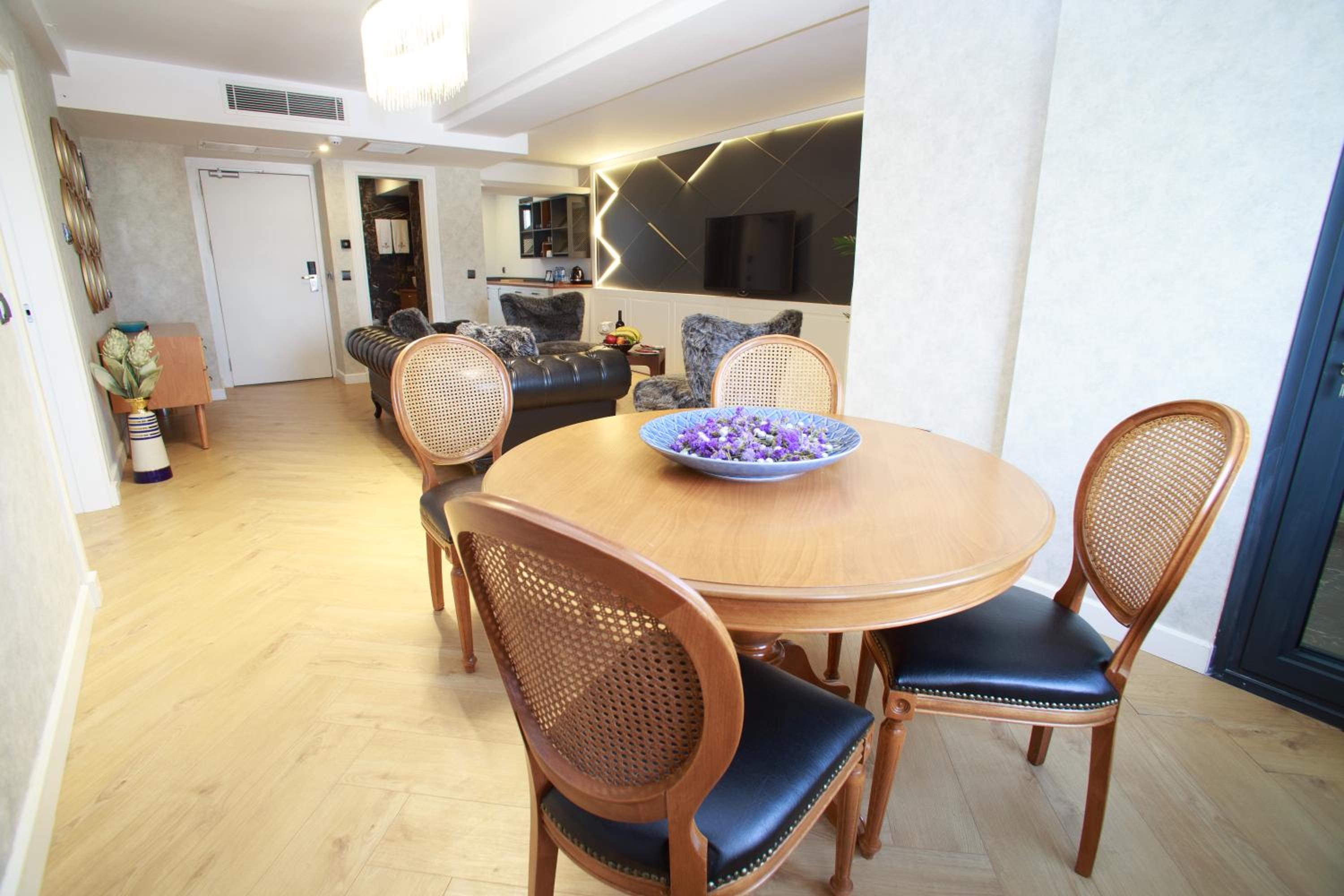 King Suite - Photo 9