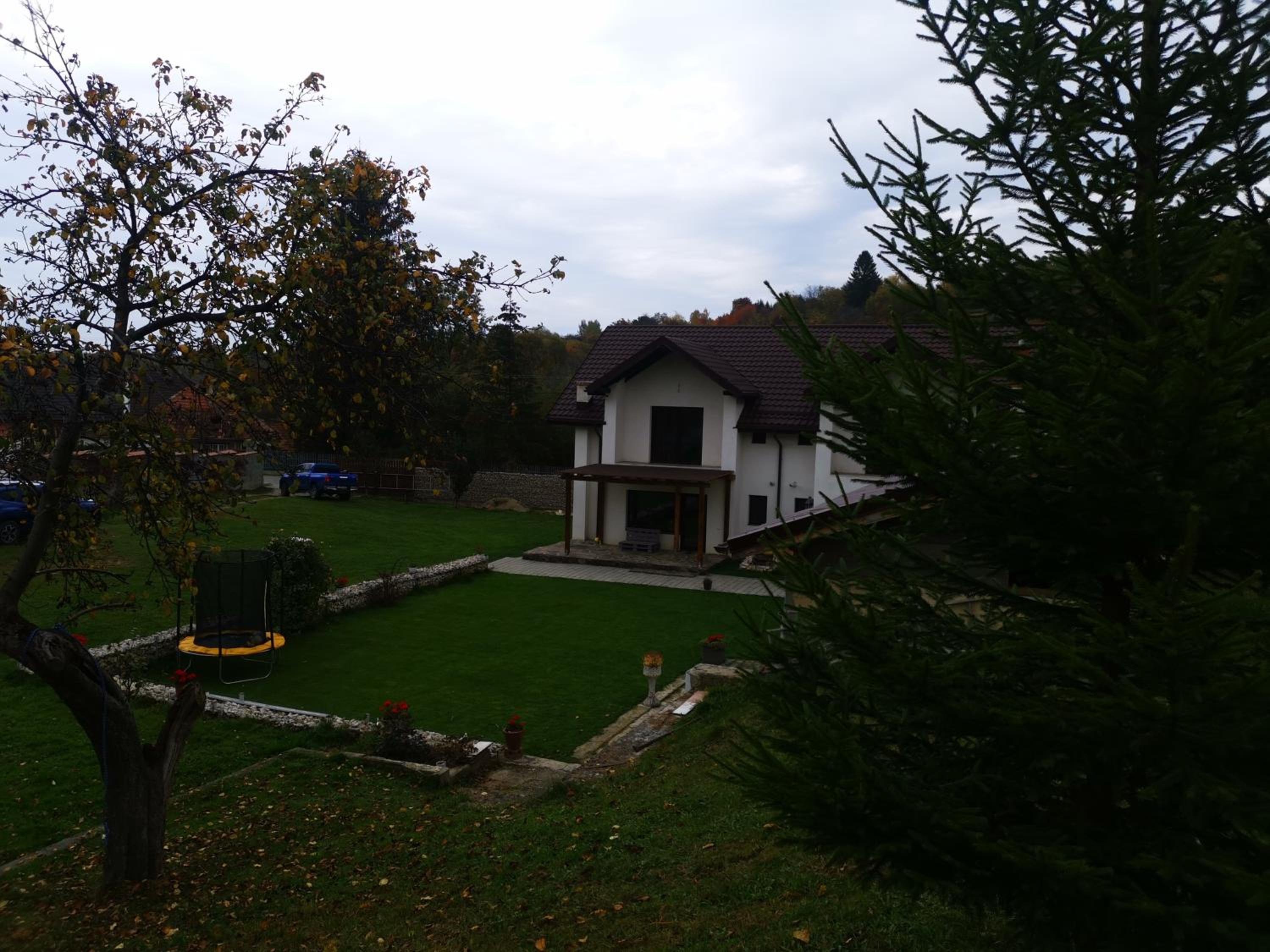 Three-Bedroom House photo 2