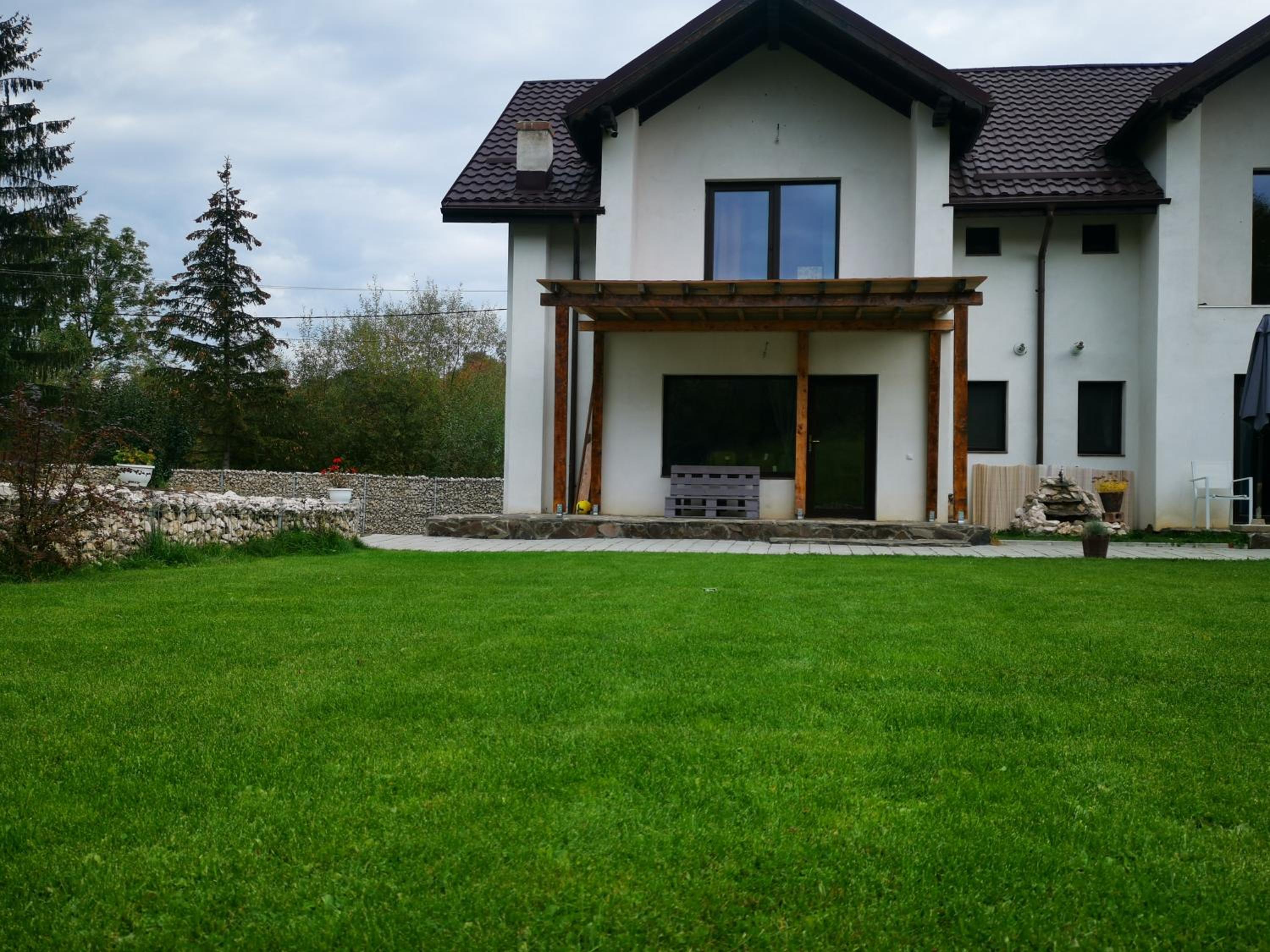 Three-Bedroom House photo 3