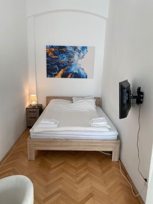 One-Bedroom Apartment photo 3