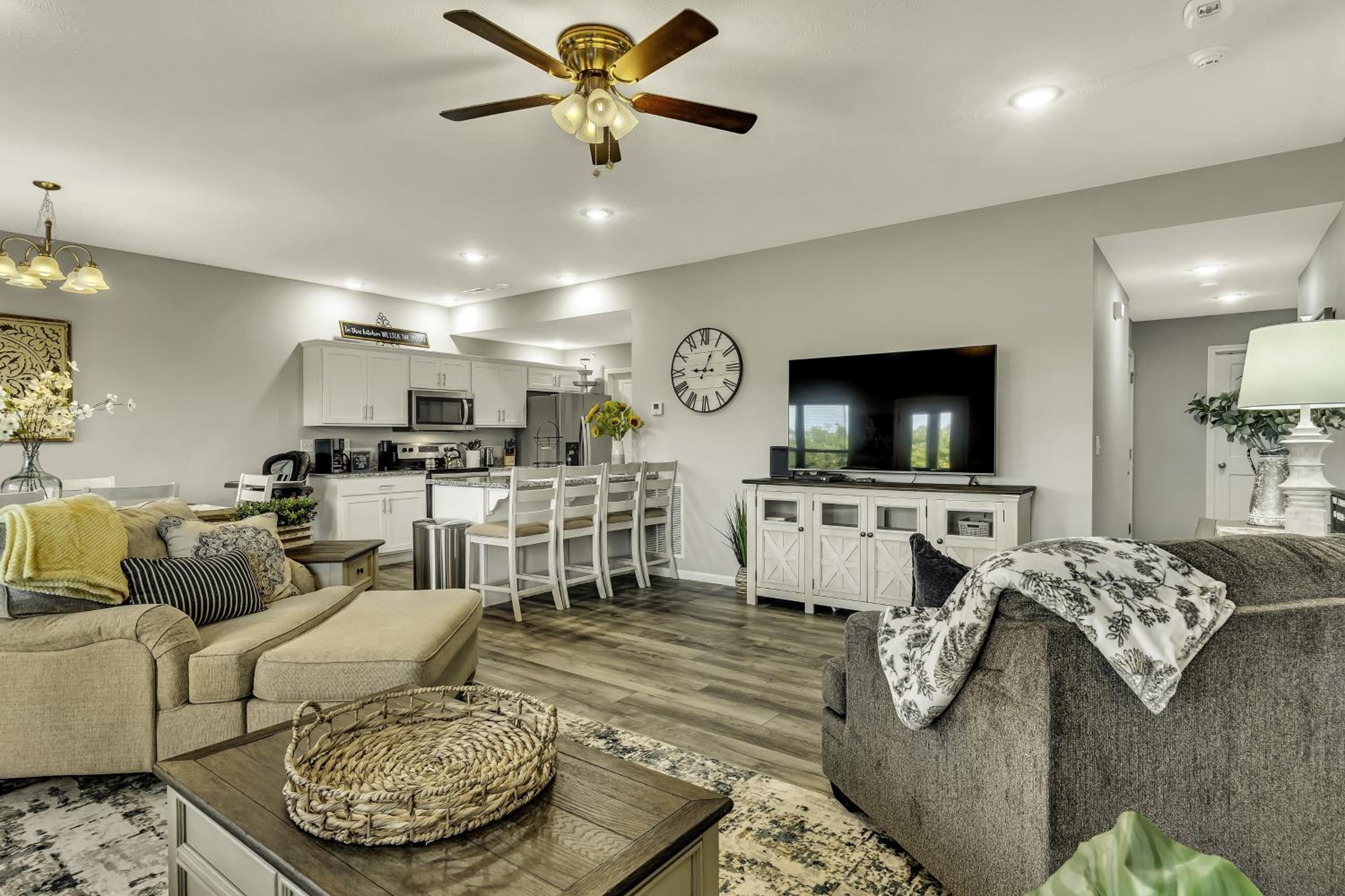 Three-Bedroom Apartment photo 1