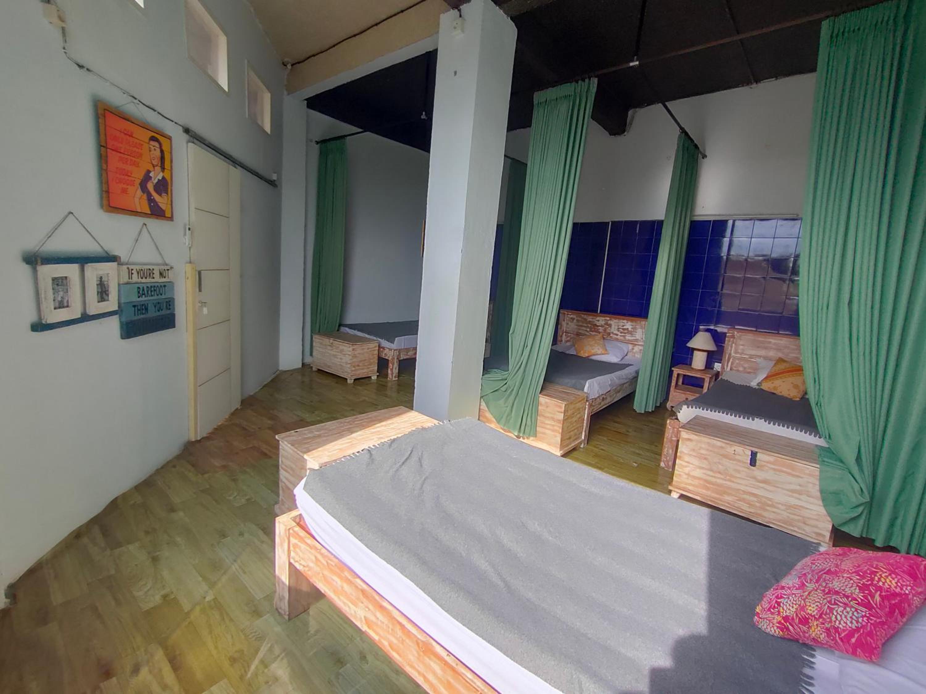 Single Bed In Dormitory Room photo 3